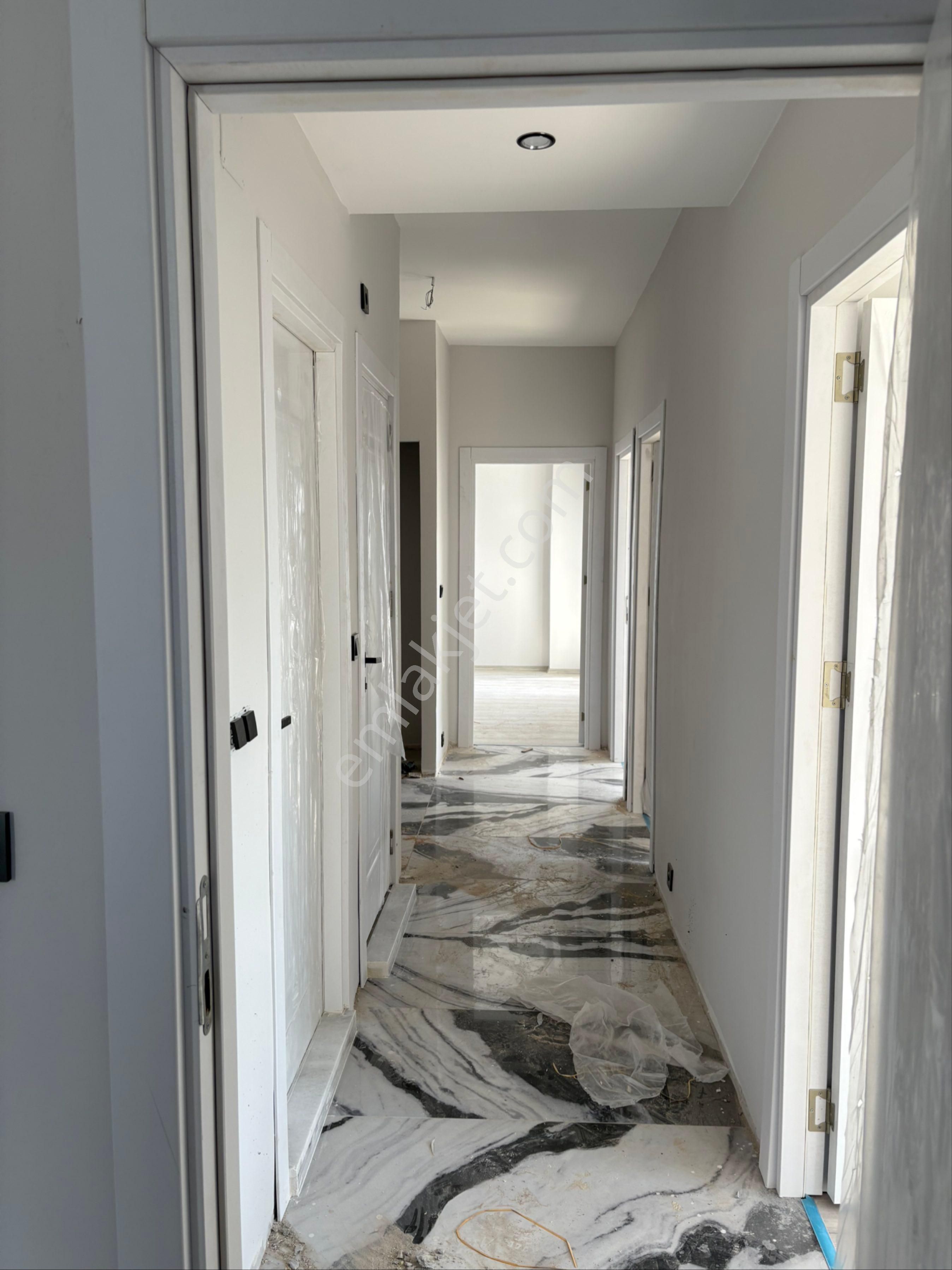 Mavi Bulvarda 3+1 Sıfır Daire Acil Satılık - Görsel 2