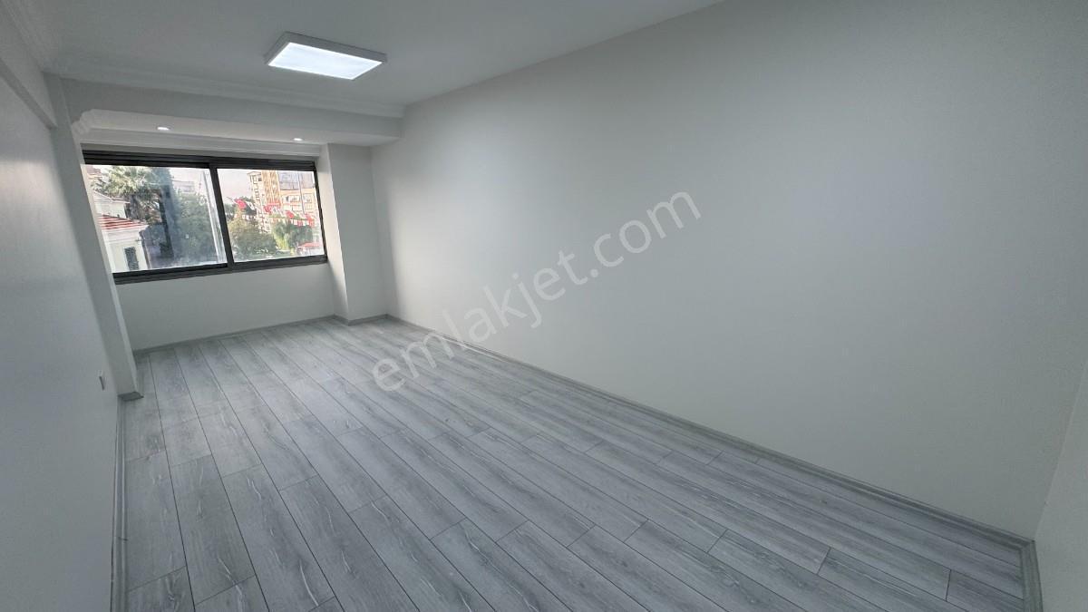 Bornova Merkezde Öztürk İş Merkezinde Kiralık 2+1 Ofis - Görsel 12