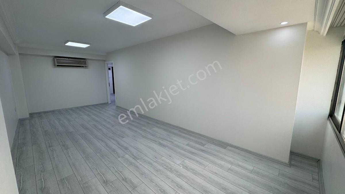 Bornova Merkezde Öztürk İş Merkezinde Kiralık 2+1 Ofis - Görsel 27