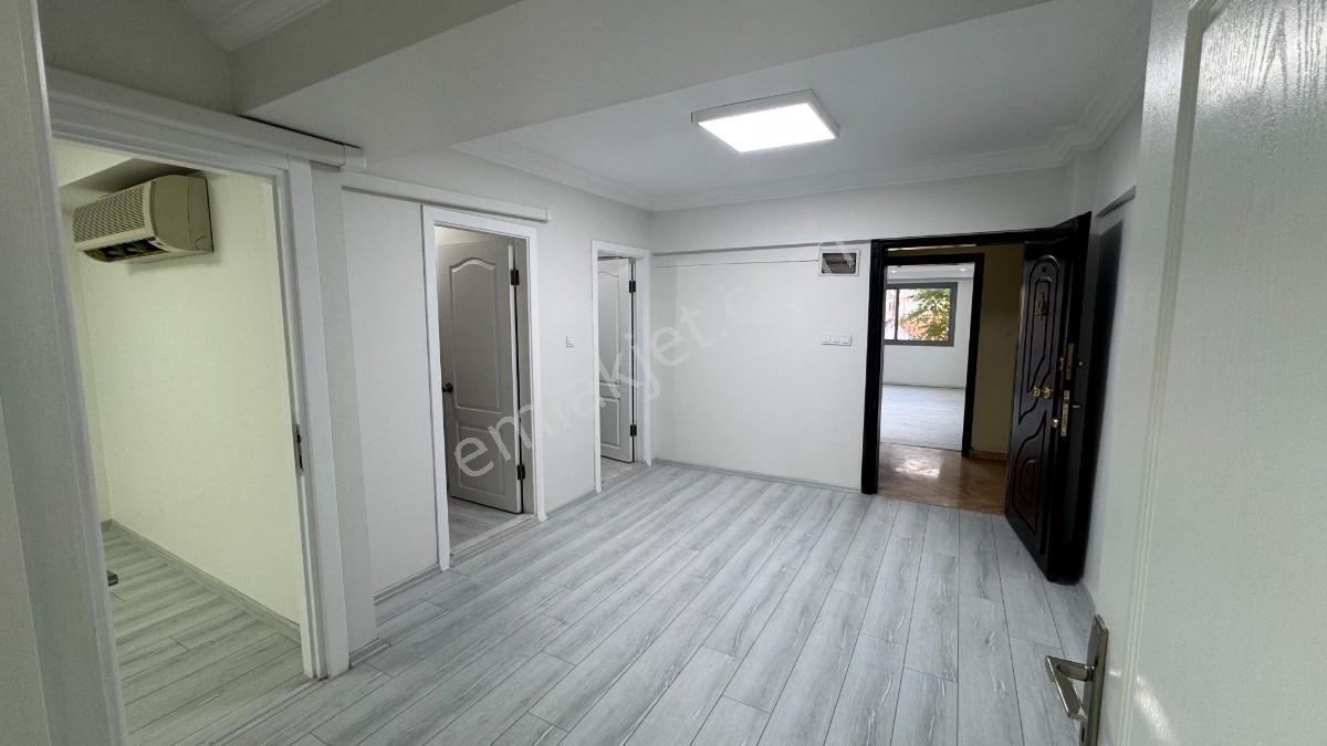 Bornova Merkezde Öztürk İş Merkezinde Kiralık 2+1 Ofis - Görsel 17
