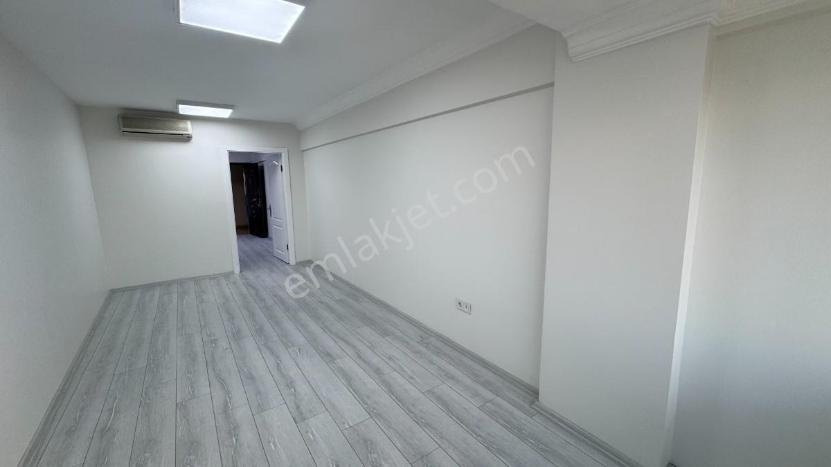 Bornova Merkezde Öztürk İş Merkezinde Kiralık 2+1 Ofis - Görsel 30