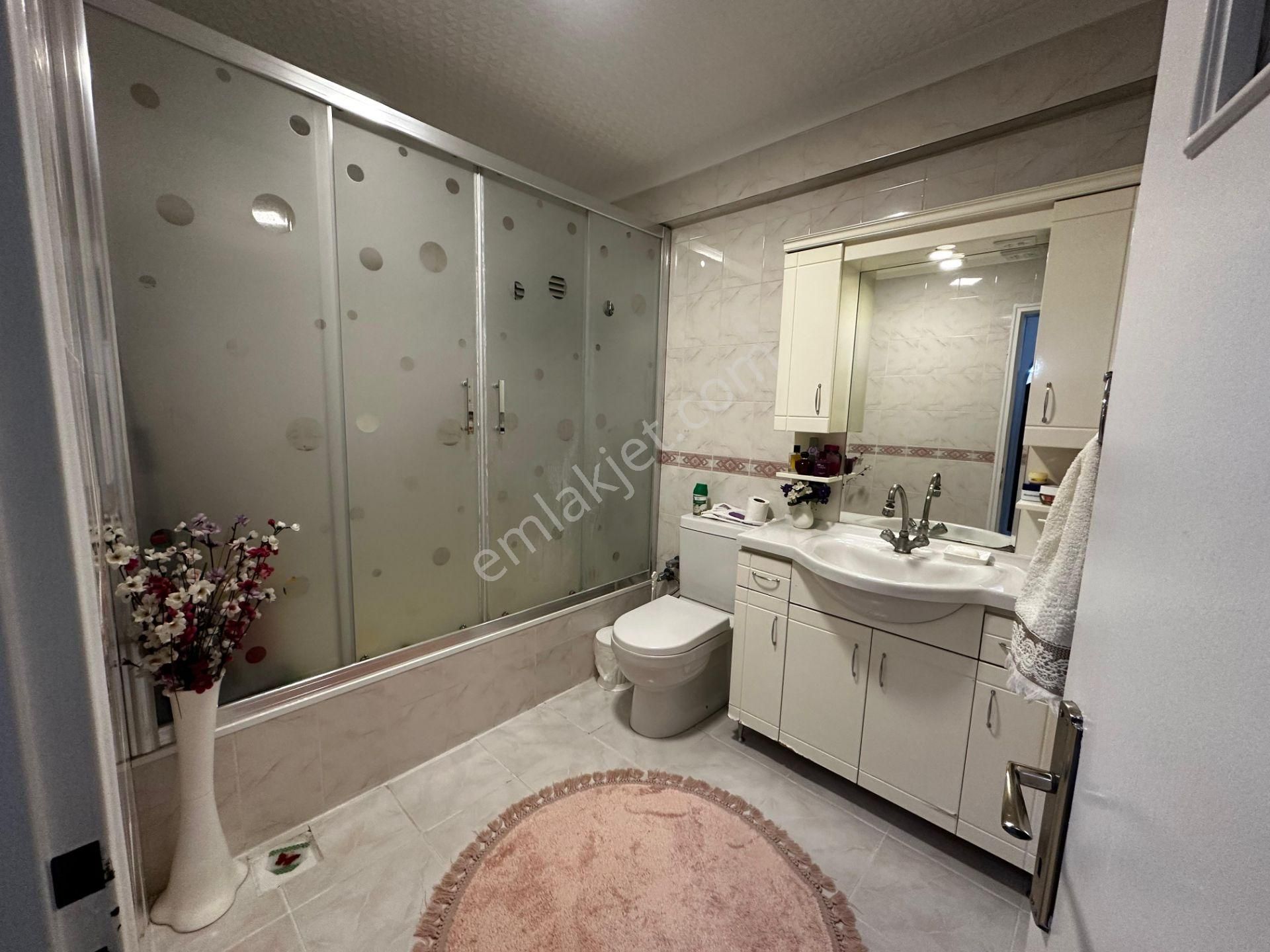 Osmangazi Ana Cadde Üzerinde Manzaralı Ara Kat Çok Geniş Kiralık Daire 3+1 - Görsel 29