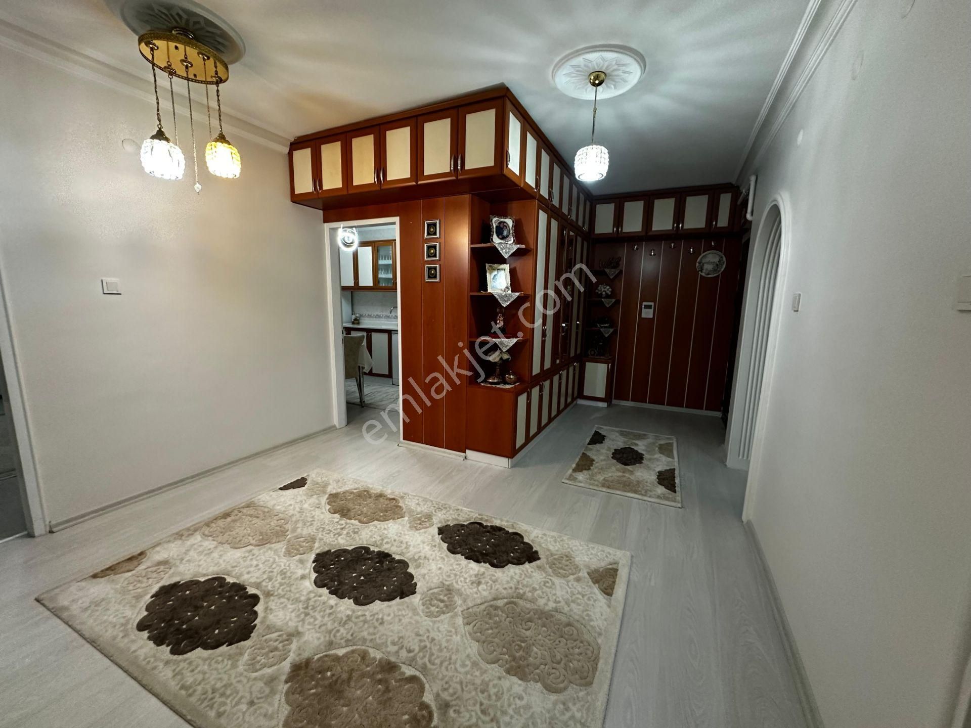 Osmangazi Ana Cadde Üzerinde Manzaralı Ara Kat Çok Geniş Kiralık Daire 3+1 - Görsel 17