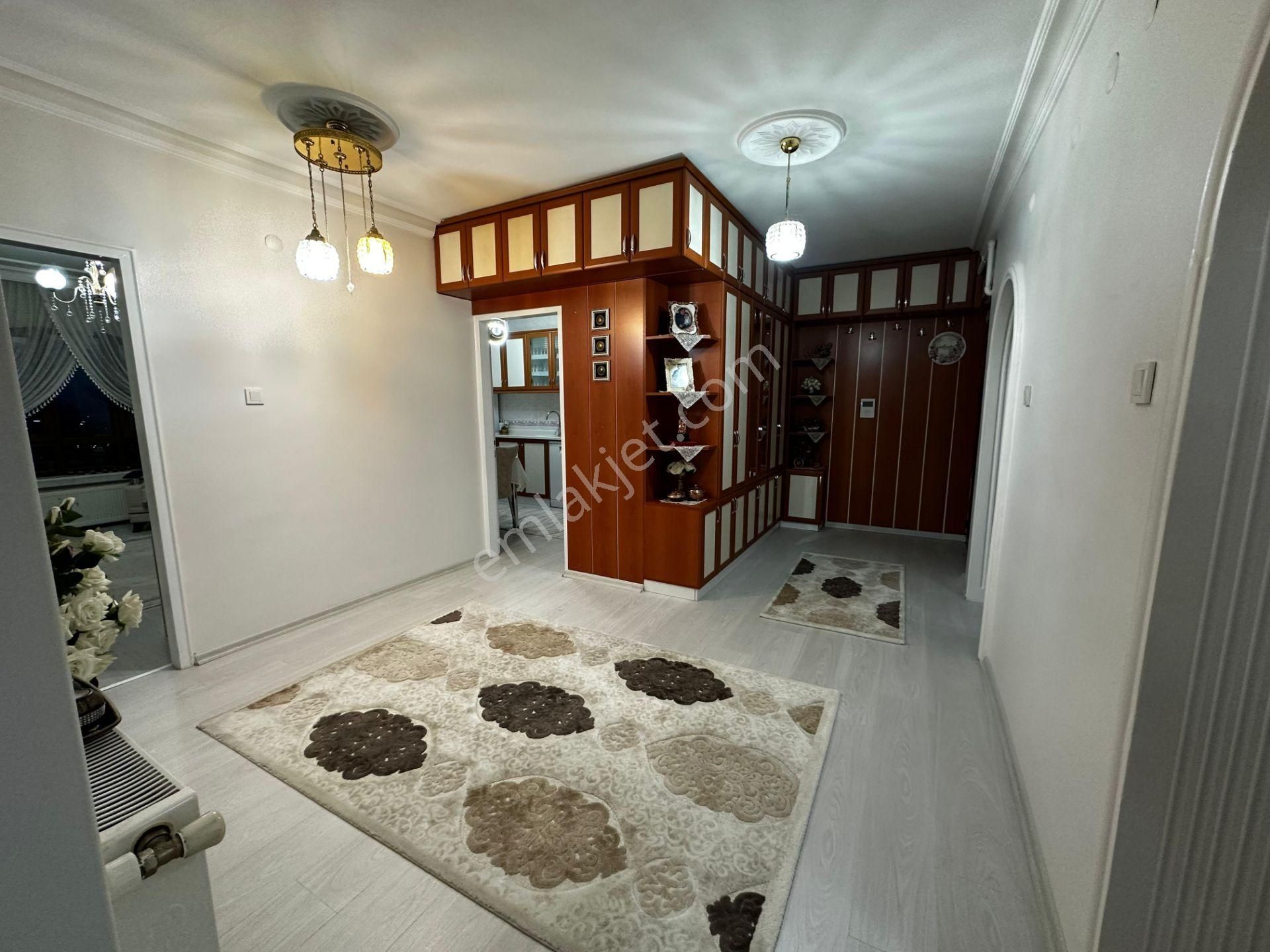 Osmangazi Ana Cadde Üzerinde Manzaralı Ara Kat Çok Geniş Kiralık Daire 3+1 - Görsel 23