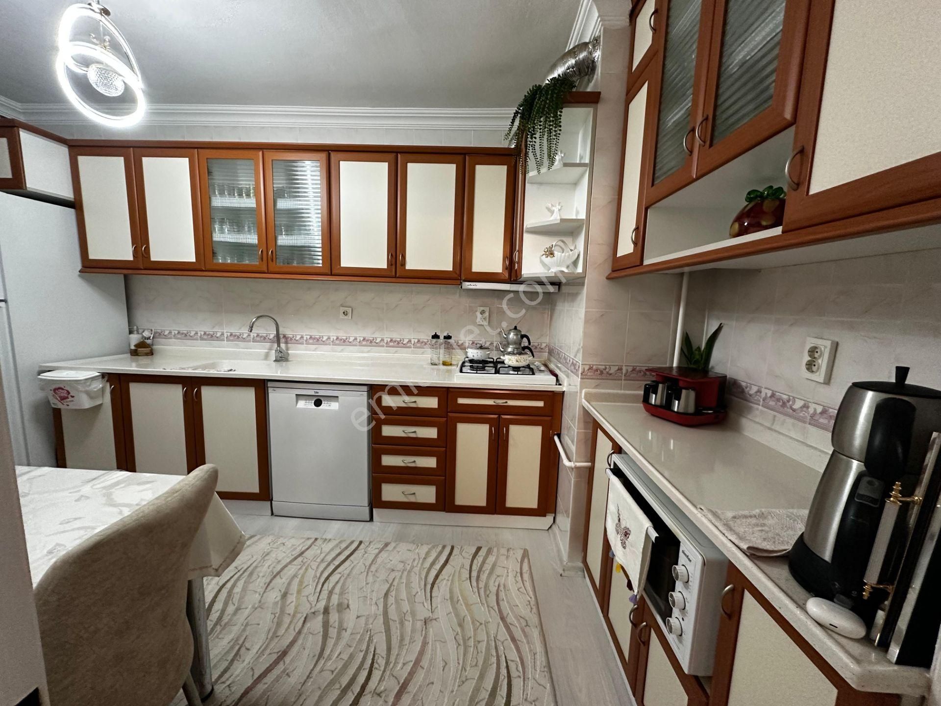 Osmangazi Ana Cadde Üzerinde Manzaralı Ara Kat Çok Geniş Kiralık Daire 3+1 - Görsel 7