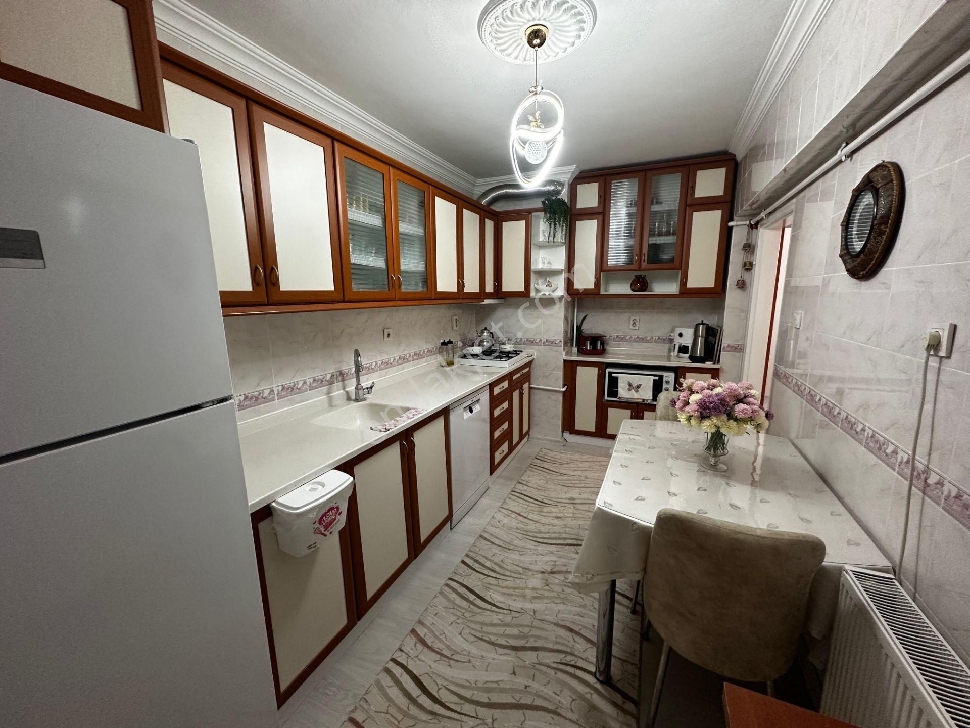 Osmangazi Ana Cadde Üzerinde Manzaralı Ara Kat Çok Geniş Kiralık Daire 3+1 - Görsel 6