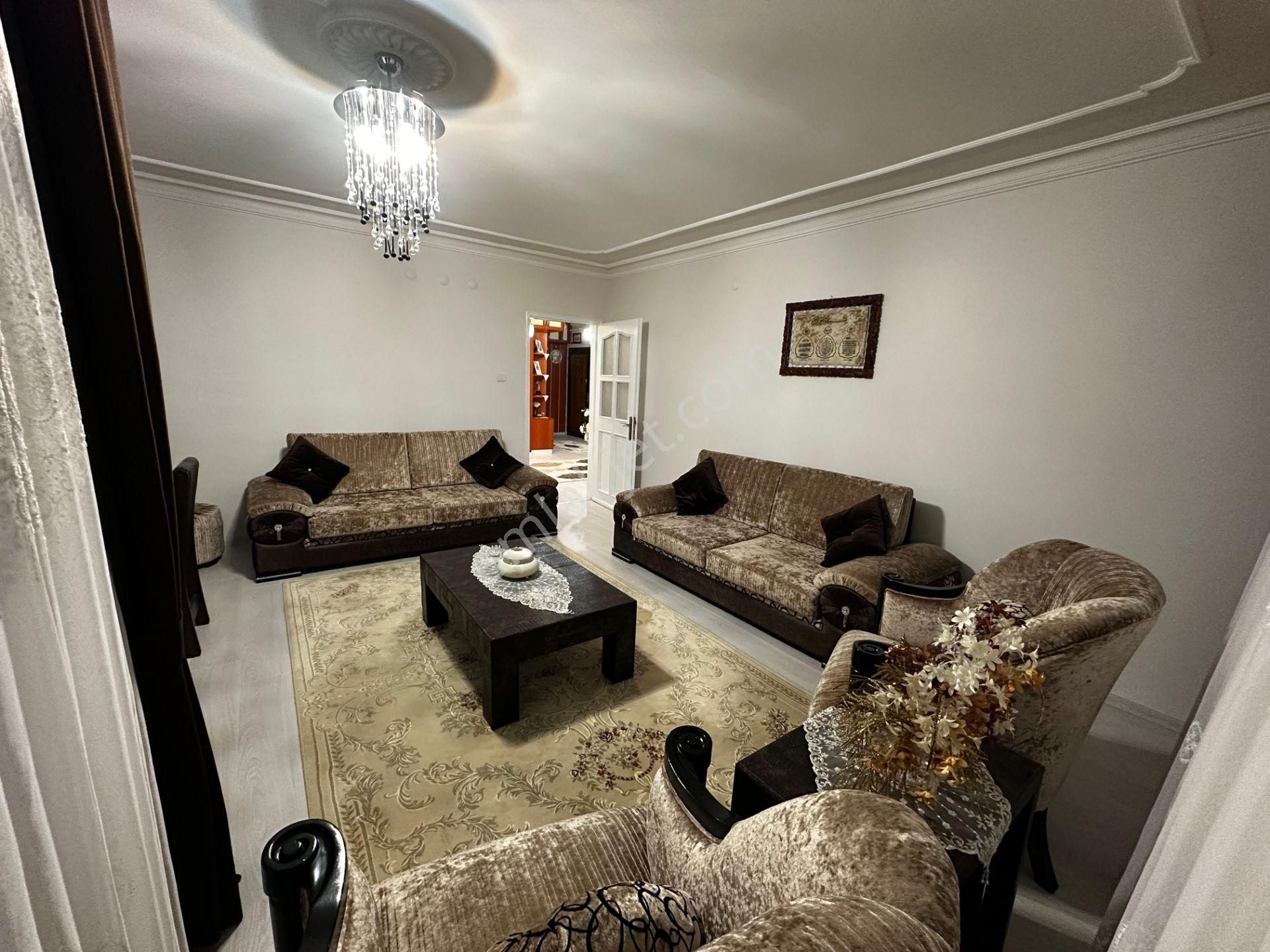 Osmangazi Ana Cadde Üzerinde Manzaralı Ara Kat Çok Geniş Kiralık Daire 3+1 - Görsel 15