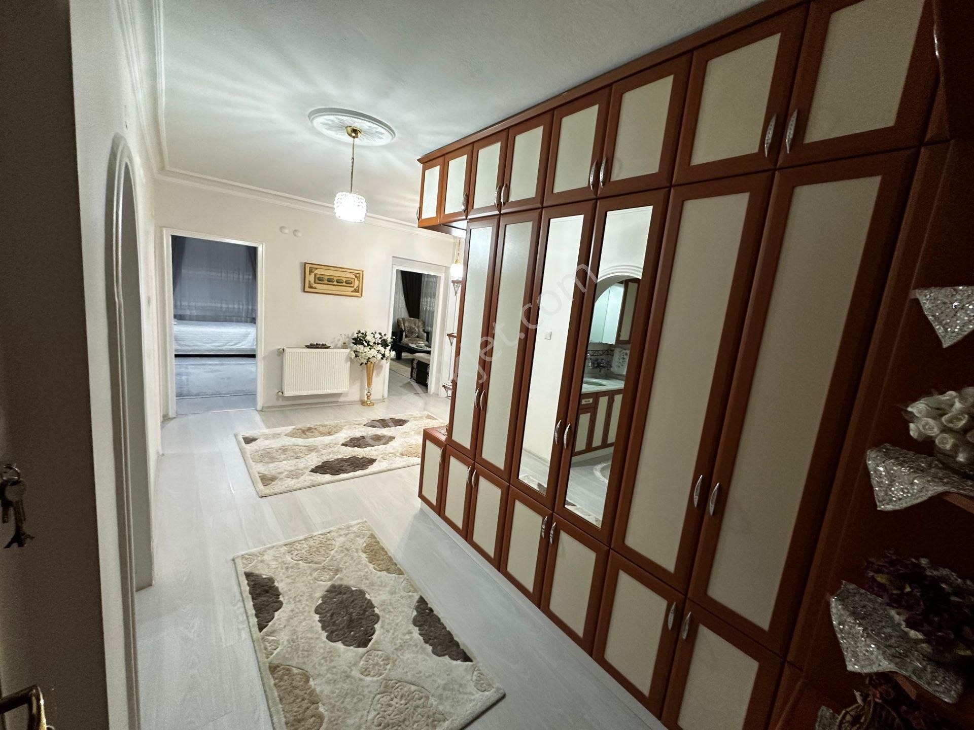 Osmangazi Ana Cadde Üzerinde Manzaralı Ara Kat Çok Geniş Kiralık Daire 3+1 - Görsel 31