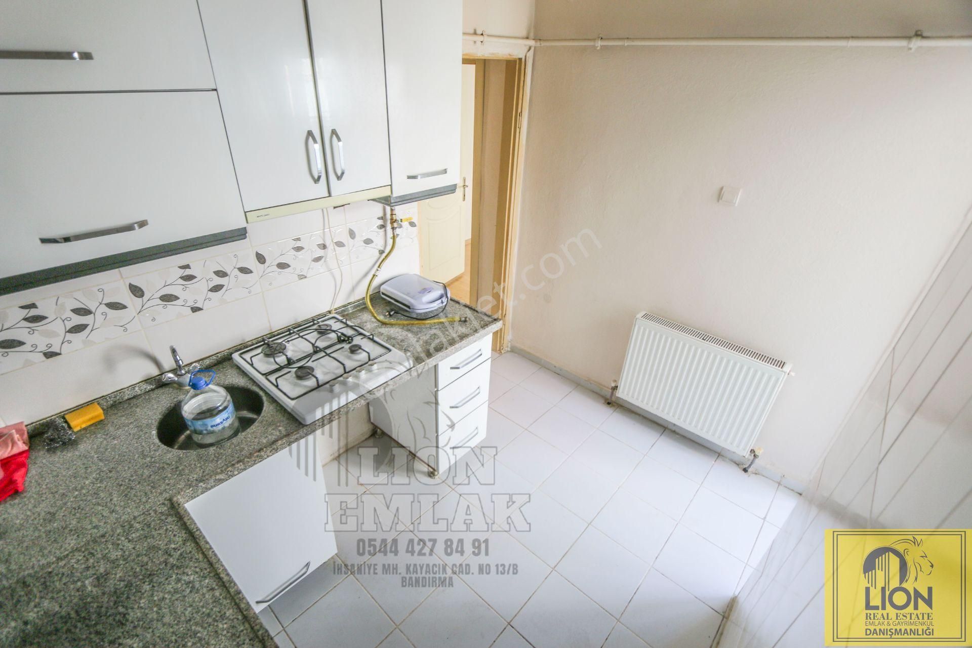 Bandırma Çarşı İçinde Masrafsız Balkonlu Kiralık 2+1 Geniş Daire - Görsel 3
