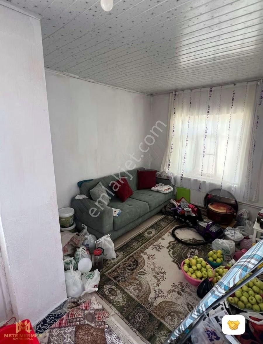 Alakova Mahallesinde 2 Katlı Girişleri Ayrı Müstakil Ev - Görsel 3