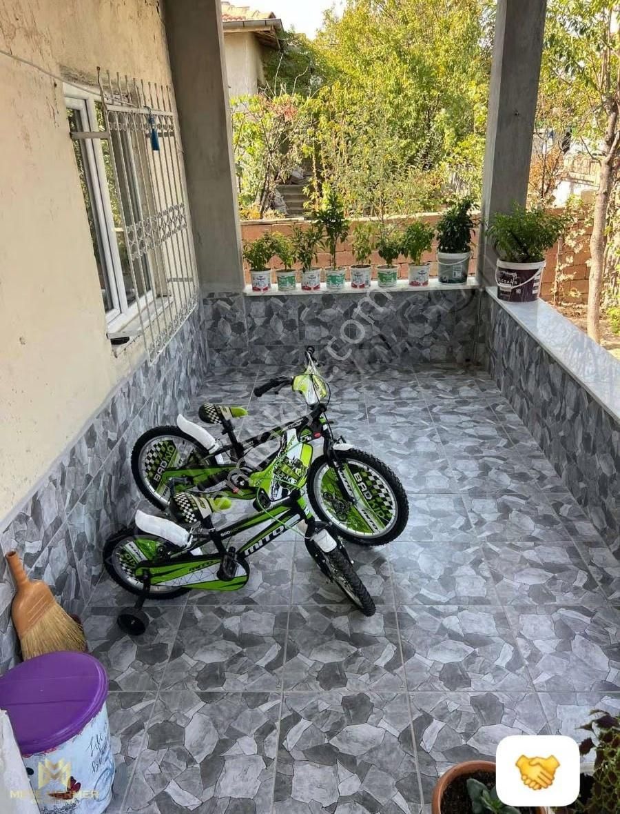 Alakova Mahallesinde 2 Katlı Girişleri Ayrı Müstakil Ev - Görsel 4