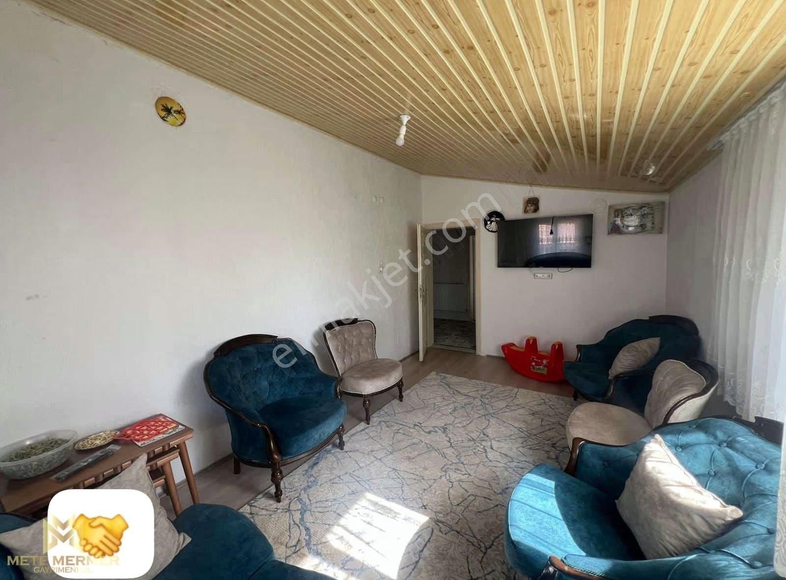 Alakova Mahallesinde 2 Katlı Girişleri Ayrı Müstakil Ev - Görsel 2