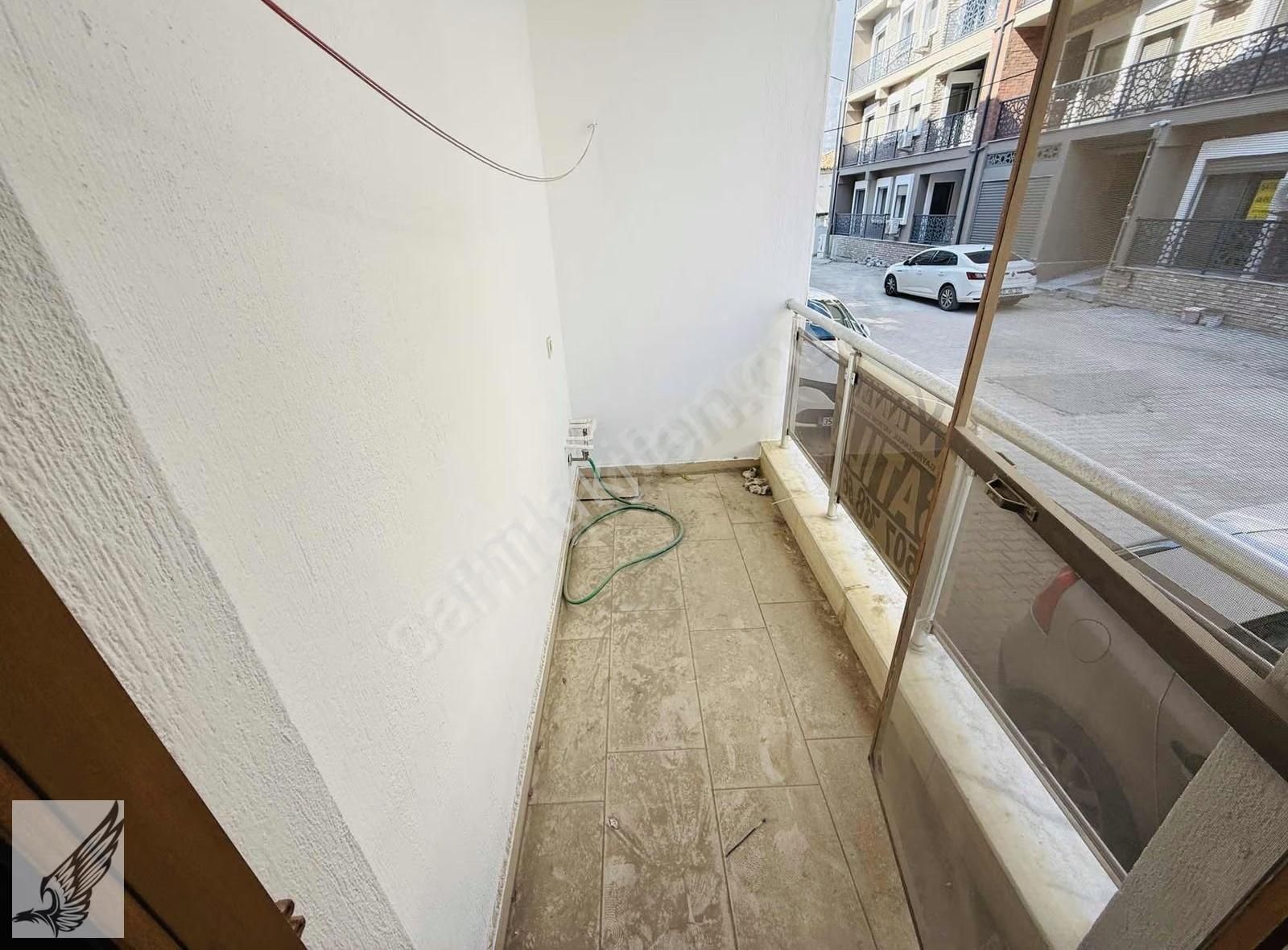 İzmir Asfaltına Yakın Köşe Konumda Ebeveyn Banyolu 3+1 Daire - Görsel 24