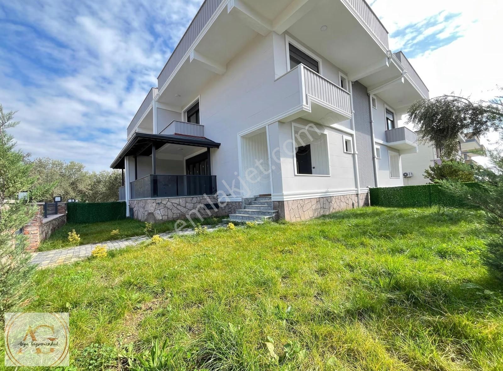 Arya'dan Narlı'da Kazdağları Manzaralı 3+1 Villa