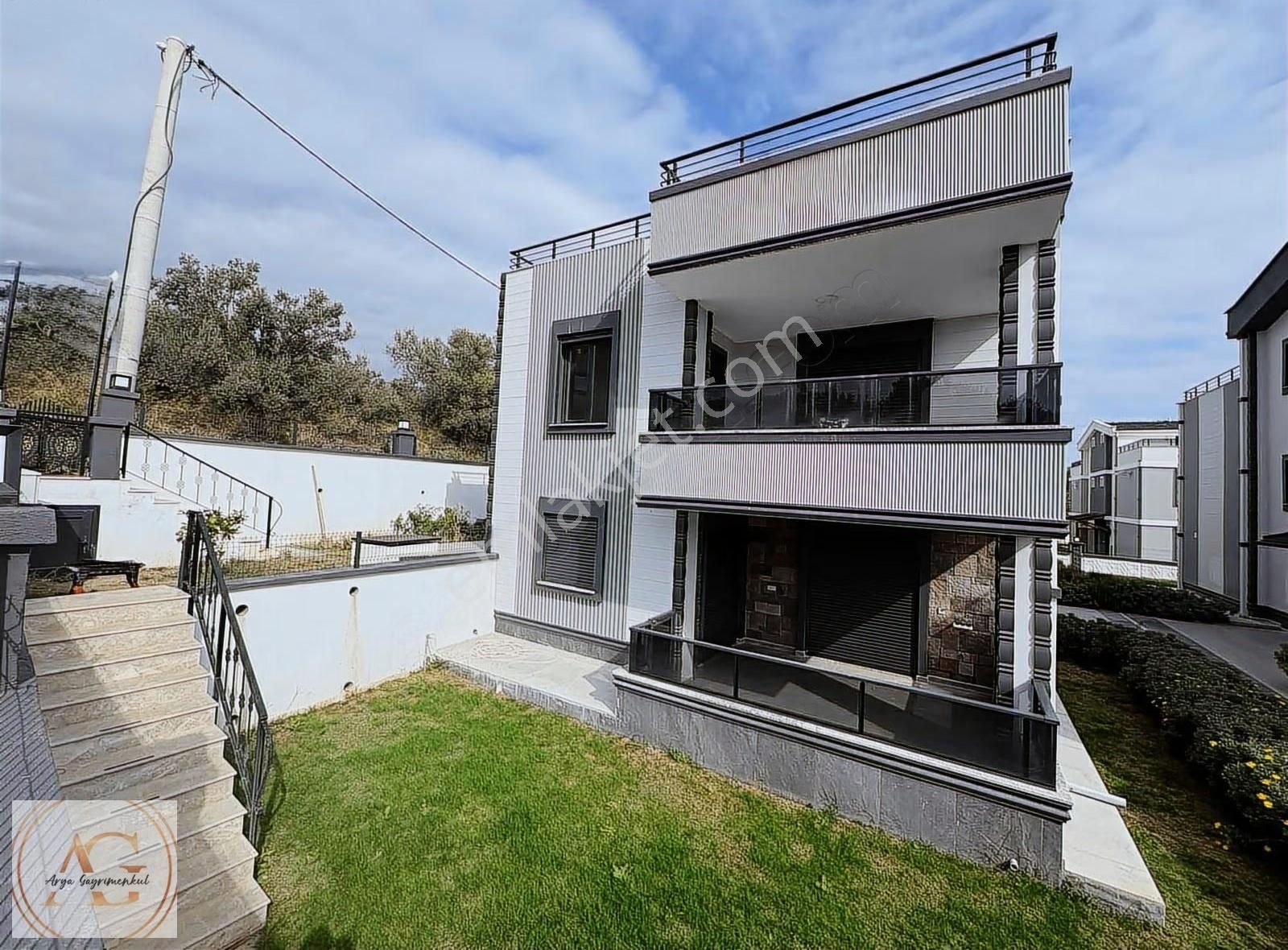 Arya'dan Narlı'da Kazdağları Manzaralı 3+1 Villa