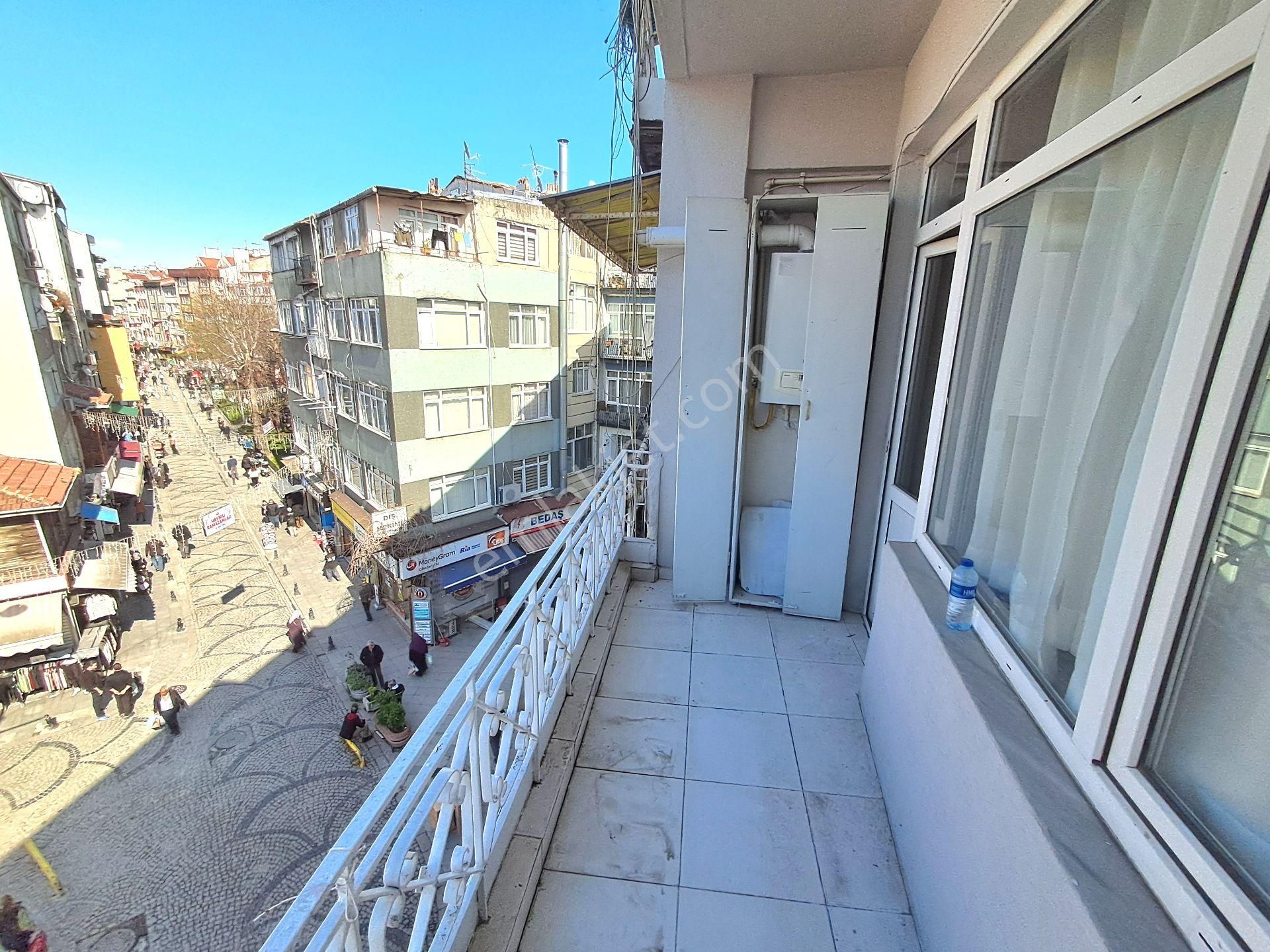 Fatih - Şehremini, Küçük Saray Meydanında, Meydan Cepheli Satılık Bina! - Görsel 24