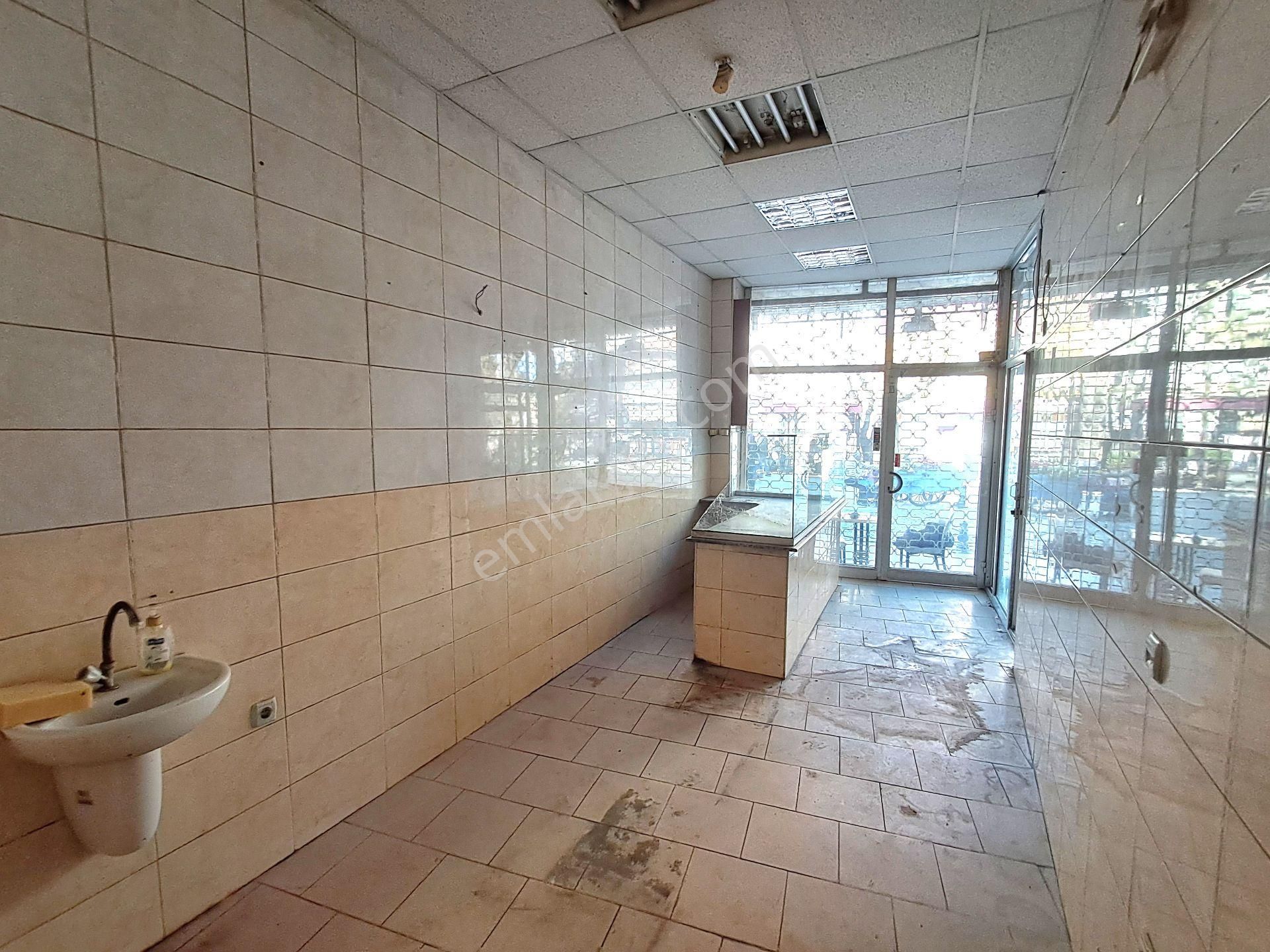 Fatih - Şehremini, Küçük Saray Meydanında, Meydan Cepheli Satılık Bina! - Görsel 30