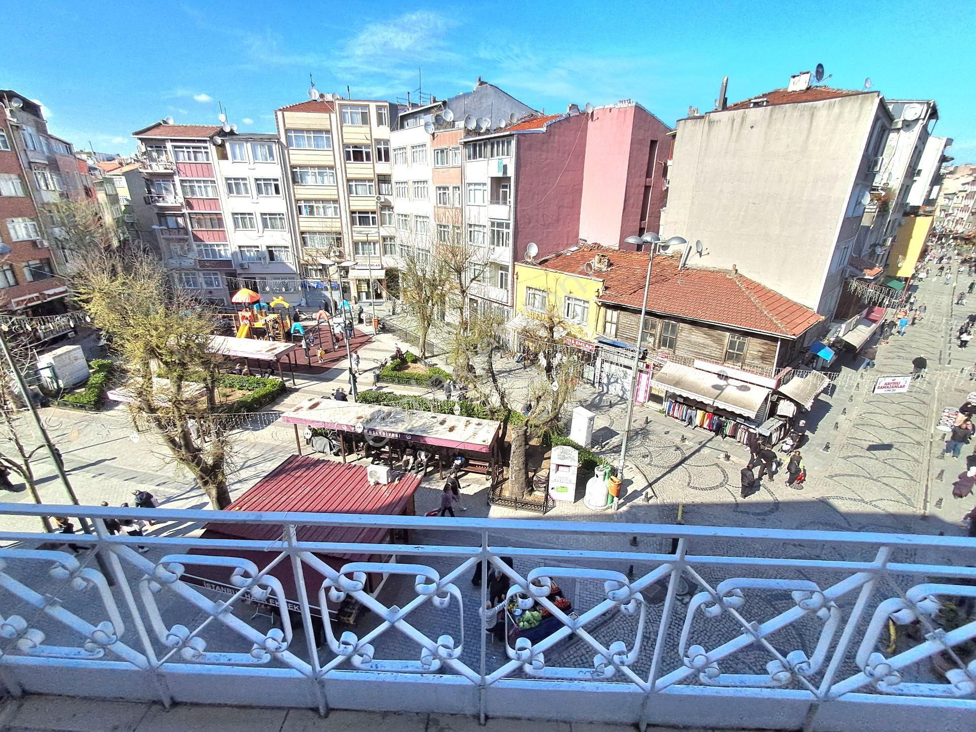 Fatih - Şehremini, Küçük Saray Meydanında, Meydan Cepheli Satılık Bina! - Görsel 25