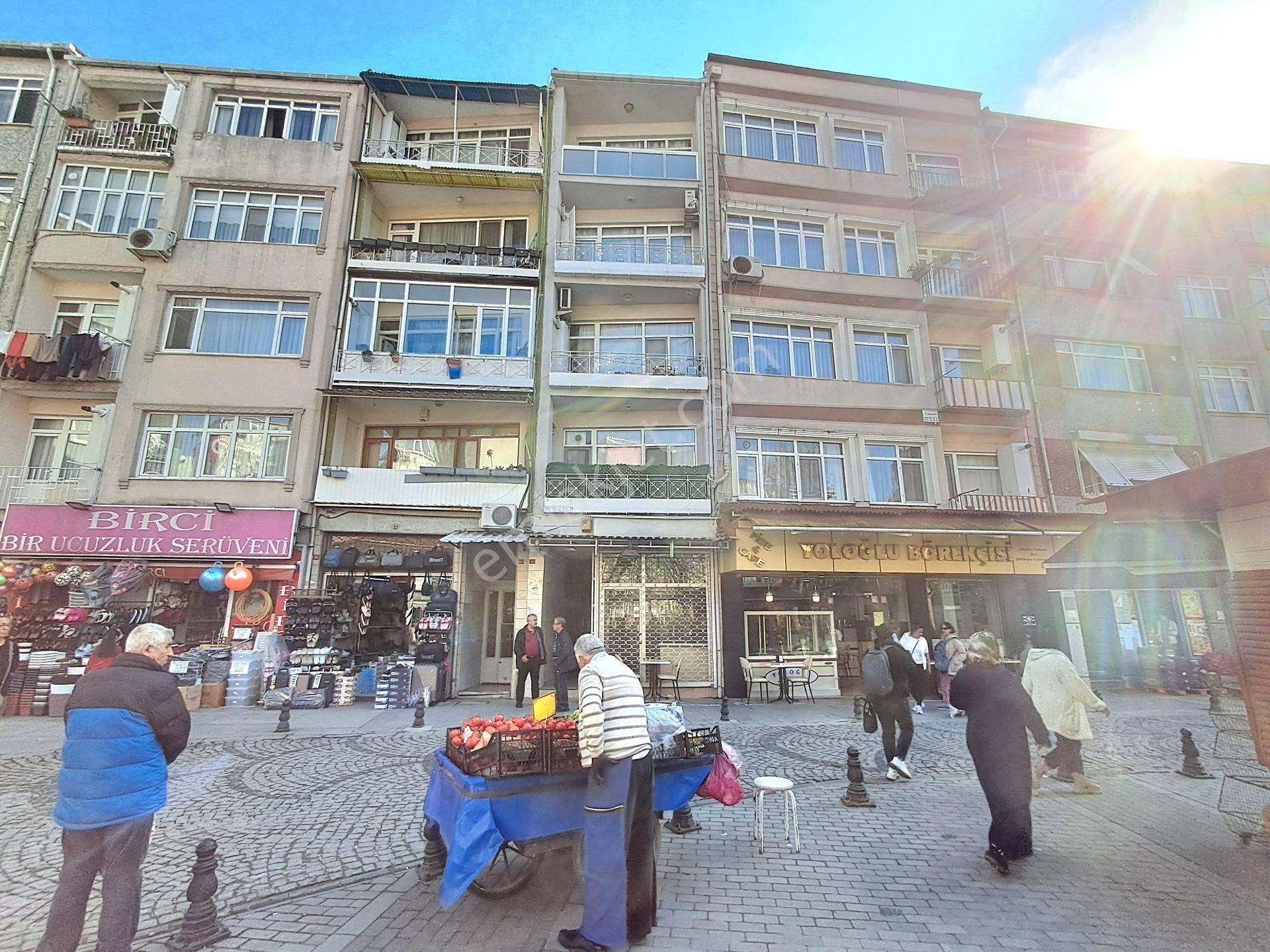 Fatih - Şehremini, Küçük Saray Meydanında, Meydan Cepheli Satılık Bina! - Görsel 35