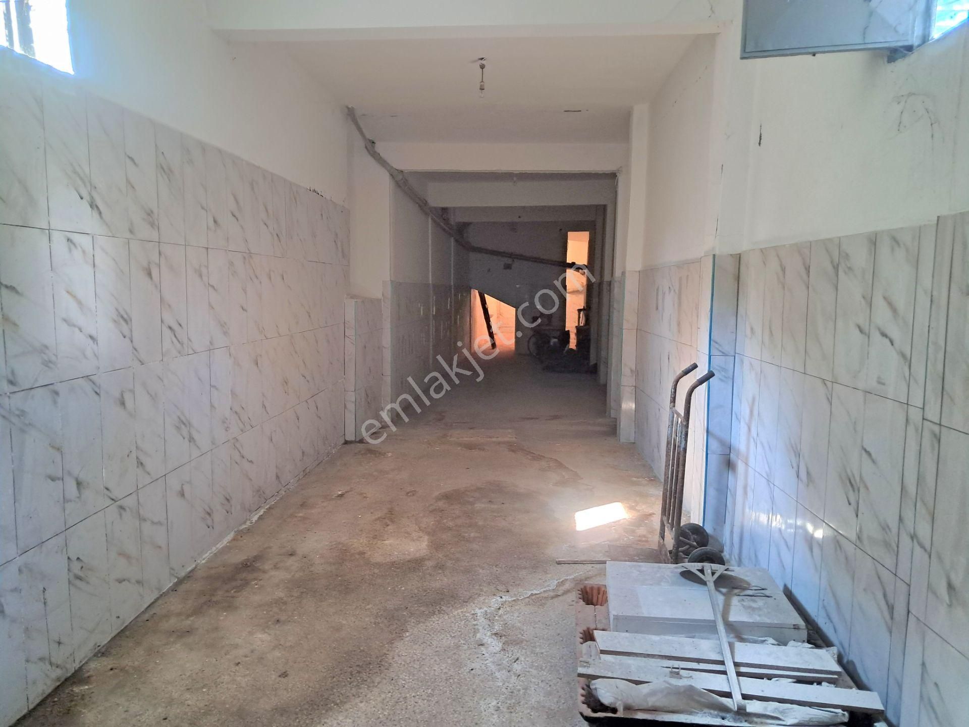 Fatih - Şehremini, Küçük Saray Meydanında, Meydan Cepheli Satılık Bina! - Görsel 27