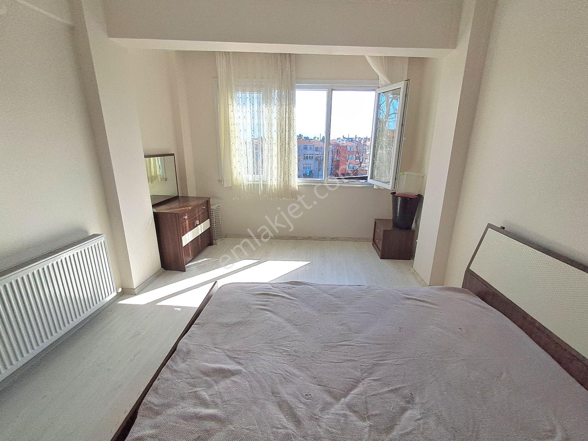 Fatih - Şehremini, Küçük Saray Meydanında, Meydan Cepheli Satılık Bina! - Görsel 5