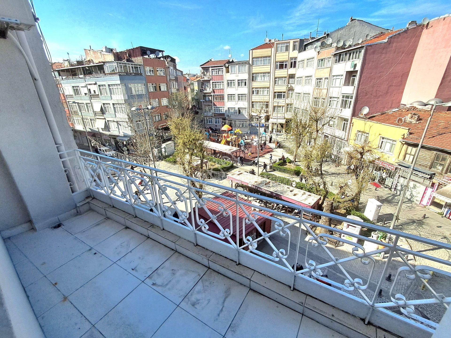 Fatih - Şehremini, Küçük Saray Meydanında, Meydan Cepheli Satılık Bina! - Görsel 22