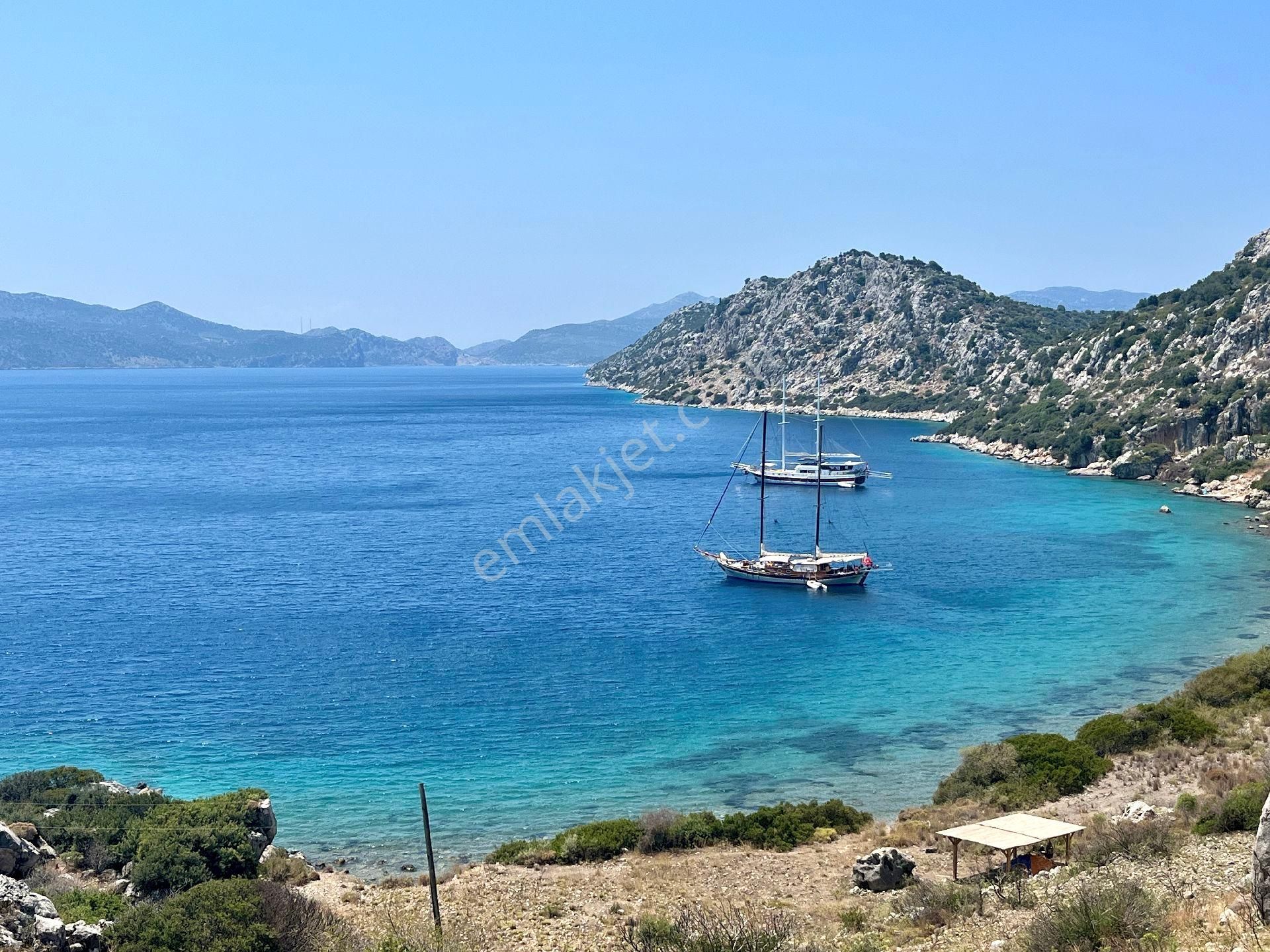 Joker: Marmaris Söğüt Denize 60 Metre Yakınlıkta Eşsiz Konumda Satılık