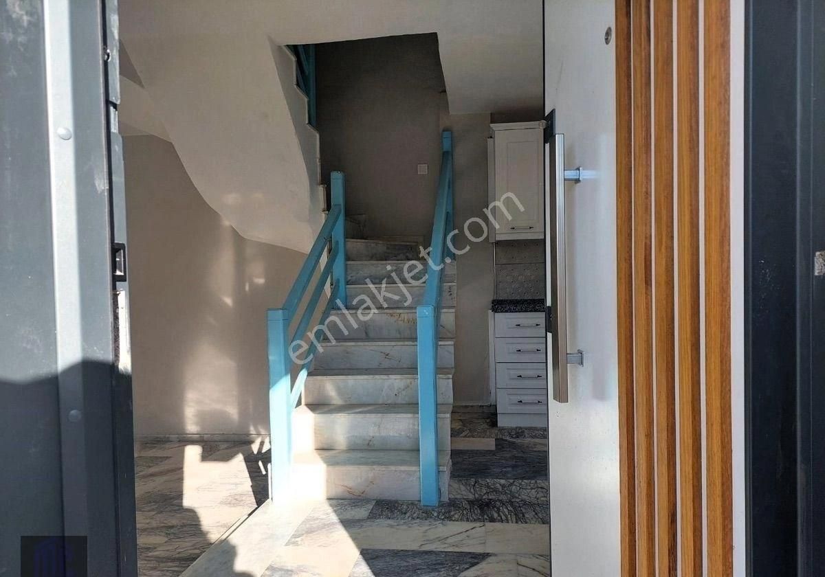 Seferihisar Atatürk Mahallesinde 3+1 Satılık Villa Bahçeli Denize Yakın - Görsel 25