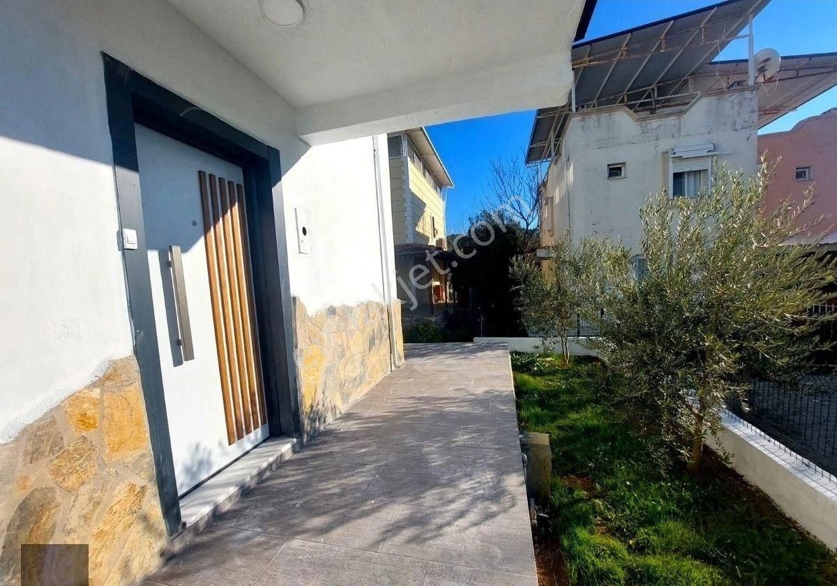 Seferihisar Atatürk Mahallesinde 3+1 Satılık Villa Bahçeli Denize Yakın - Görsel 8