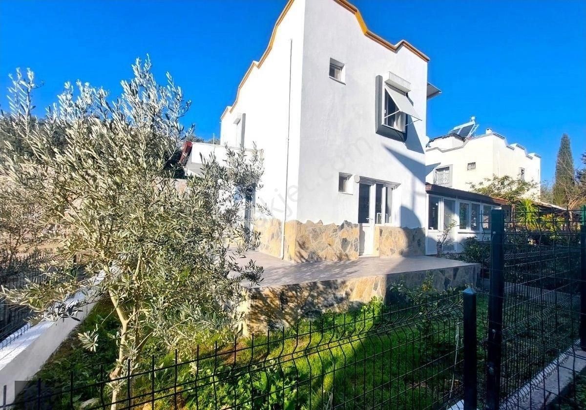 Seferihisar Atatürk Mahallesinde 3+1 Satılık Villa Bahçeli Denize Yakın - Görsel 20