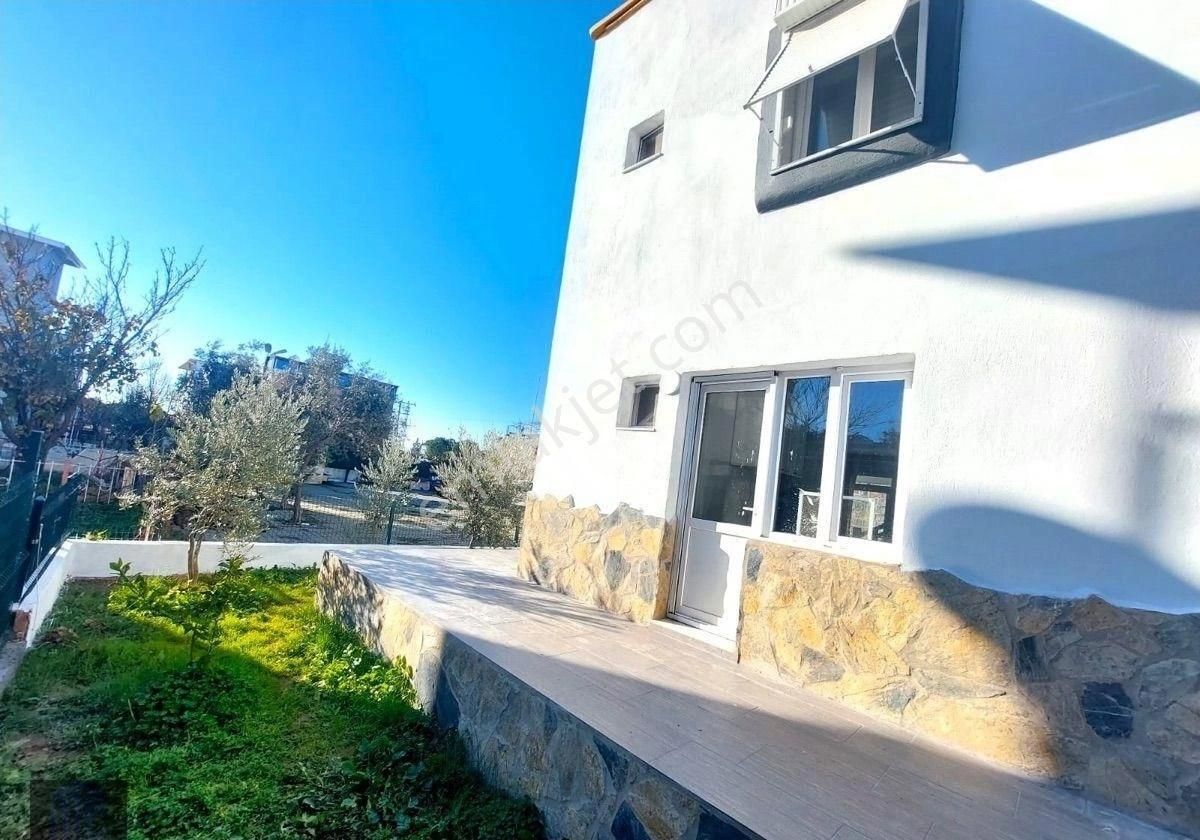 Seferihisar Atatürk Mahallesinde 3+1 Satılık Villa Bahçeli Denize Yakın - Görsel 22