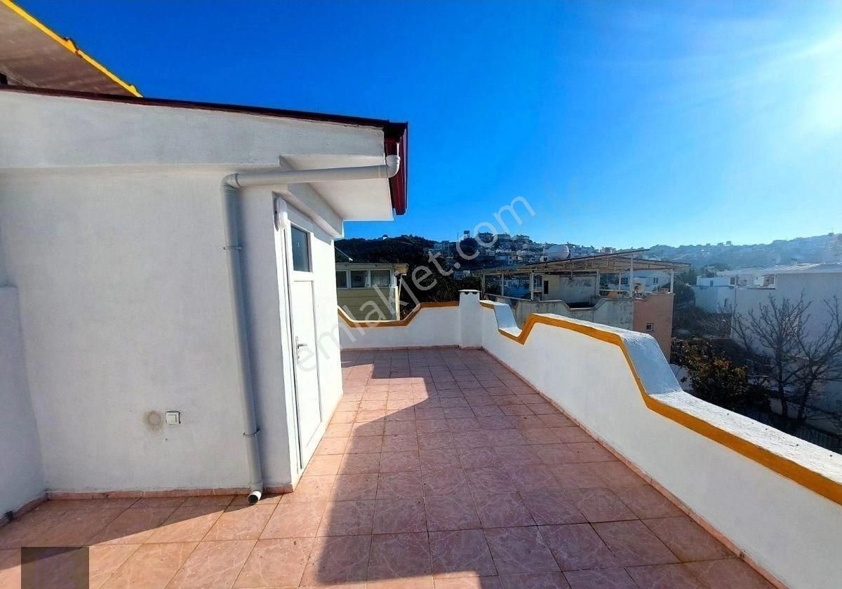 Seferihisar Atatürk Mahallesinde 3+1 Satılık Villa Bahçeli Denize Yakın - Görsel 15