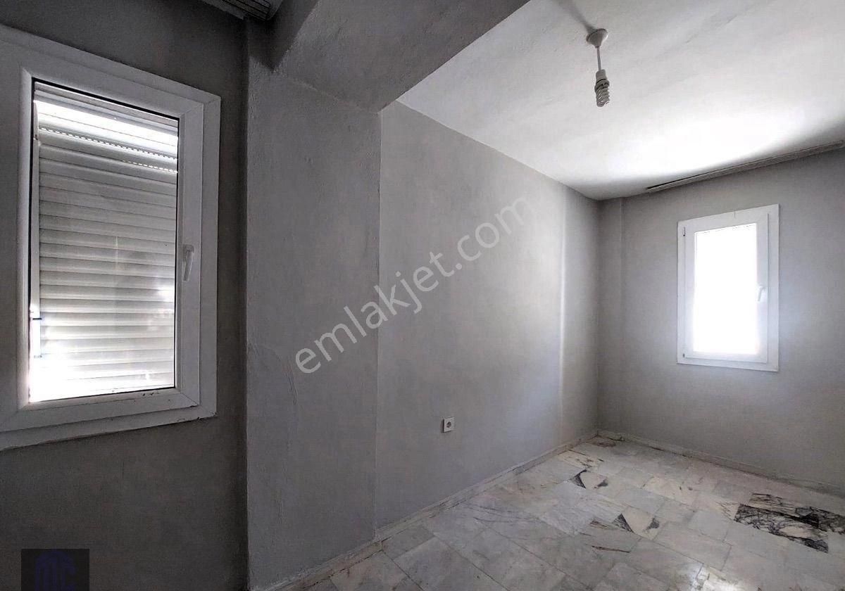 Seferihisar Atatürk Mahallesinde 3+1 Satılık Villa Bahçeli Denize Yakın - Görsel 24