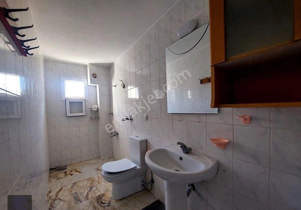 Seferihisar Atatürk Mahallesinde 3+1 Satılık Villa Bahçeli Denize Yakın - Görsel 26