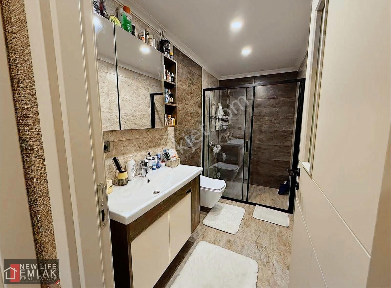 Kuşadası'nda Merkezi Konumda Bahçe Katında Satılık Daire - Görsel 15