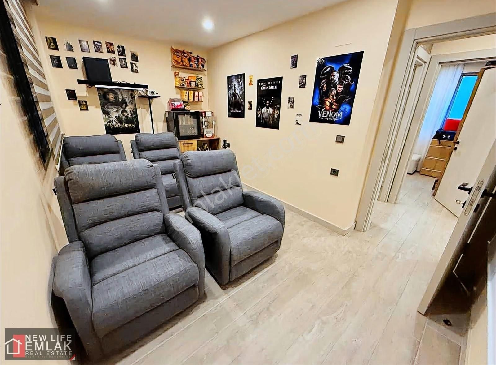 Kuşadası'nda Merkezi Konumda Bahçe Katında Satılık Daire