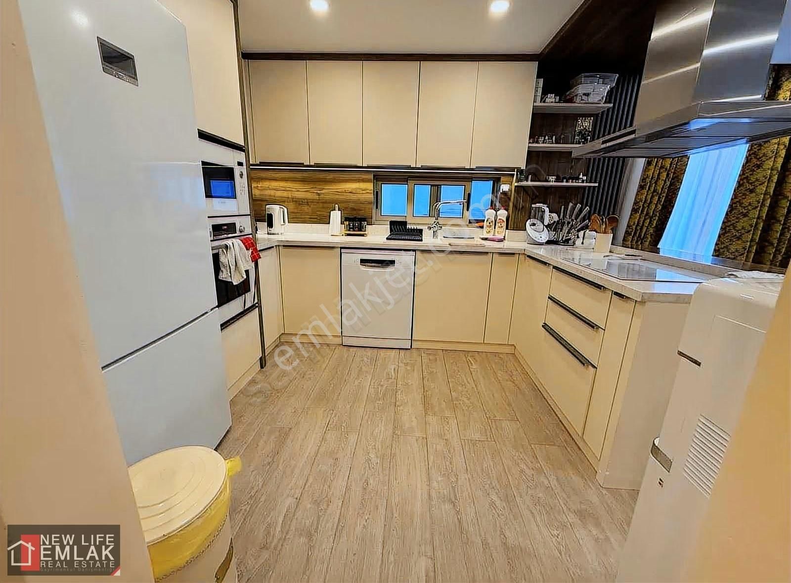 Kuşadası'nda Merkezi Konumda Bahçe Katında Satılık Daire - Görsel 17