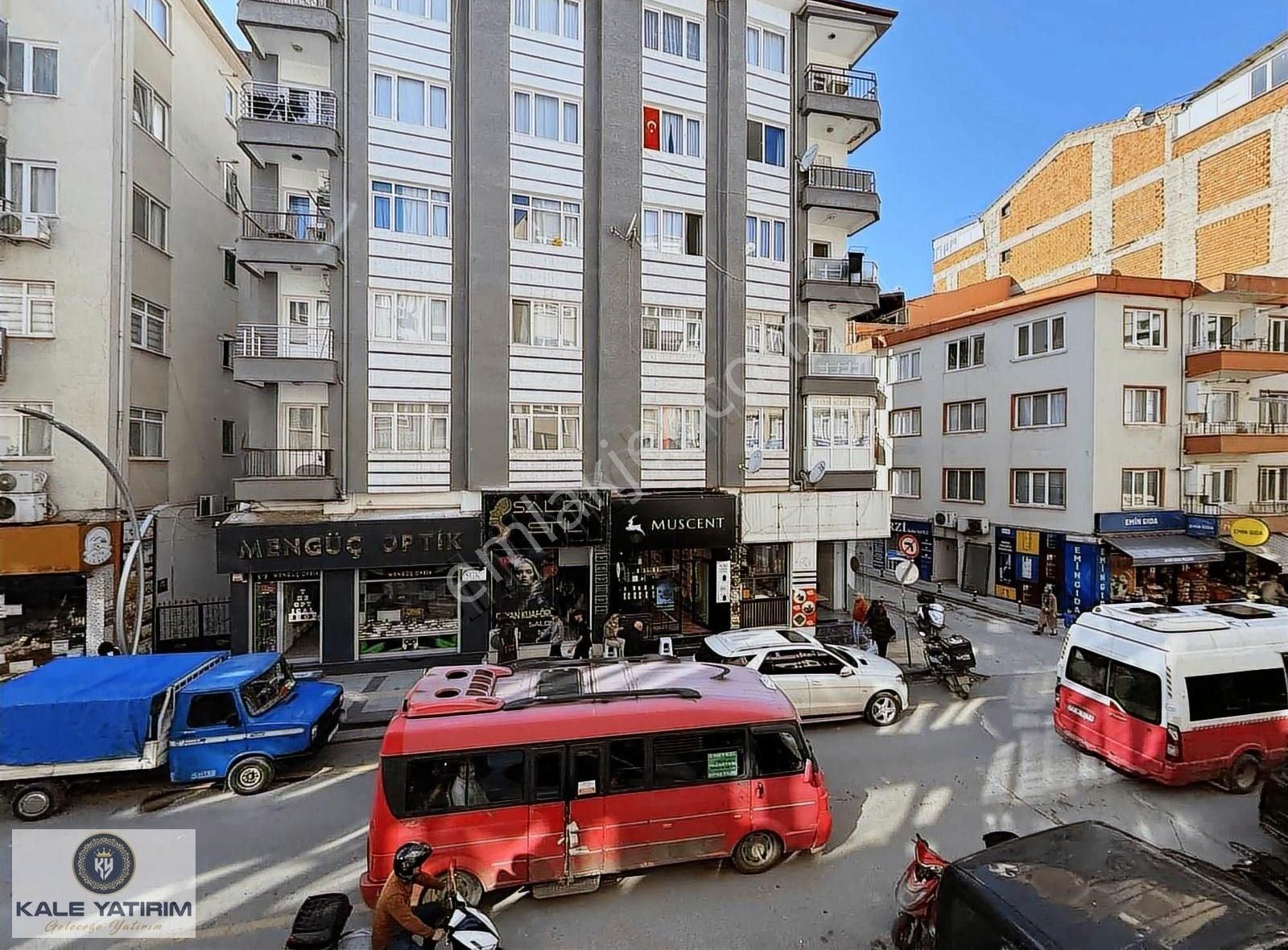Cumhuriyet Caddesinde 2+1 Doğalgazlı Ön Cephe Daire - Görsel 32
