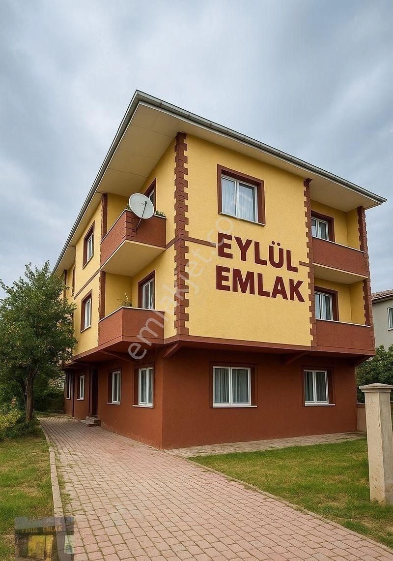Akhisar Çayır Mevkii Komple Satılık Bina