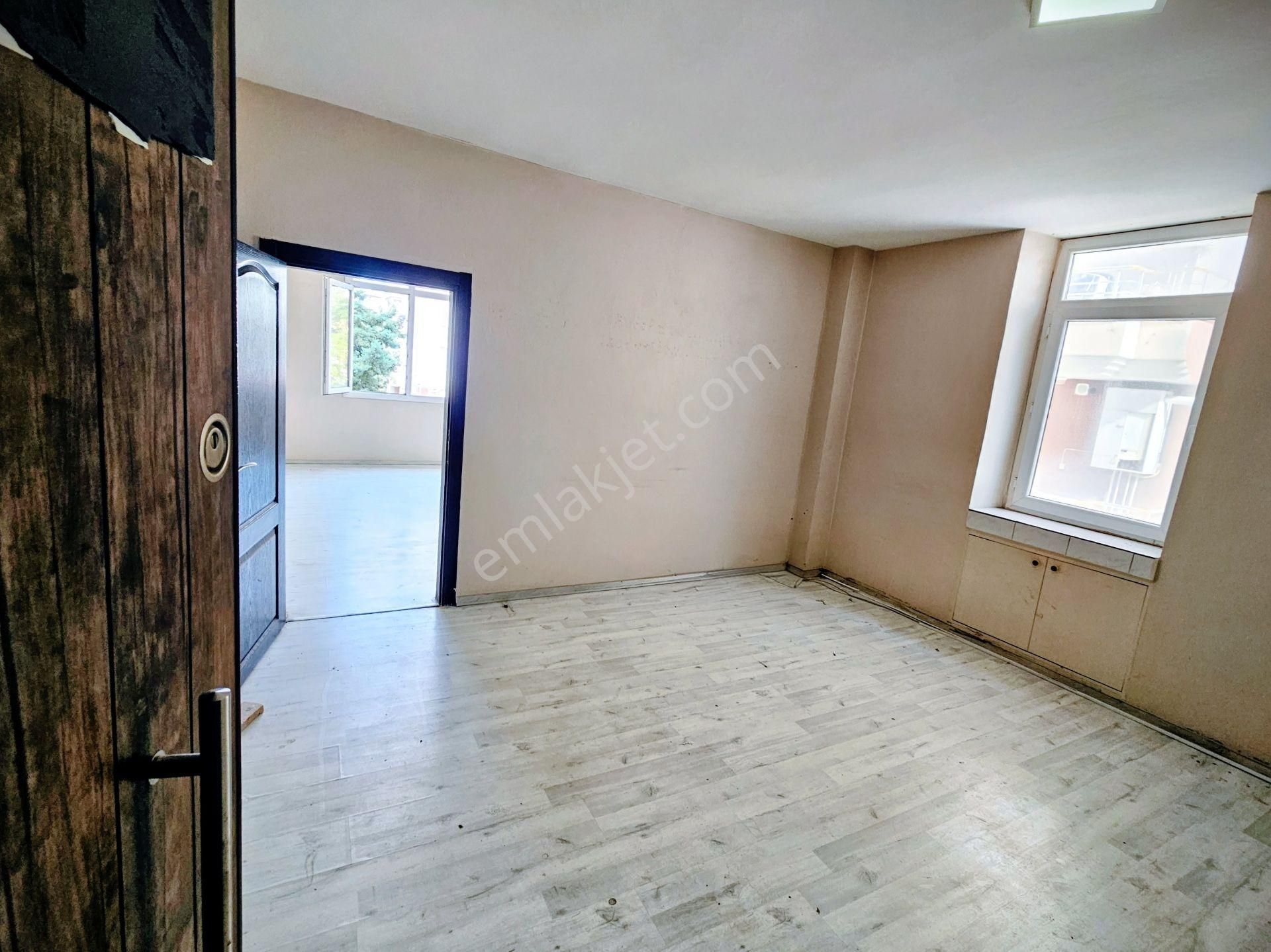 Bülent Ateşci'den Atatürk Cad. Üstünde 1+1 İş Yeri - Ofis - Görsel 4