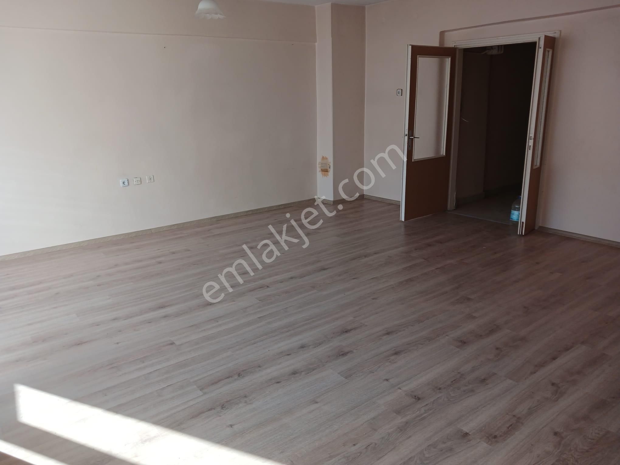 Çarşı Merkezde Asarcıklı Cd.üzerinde Kiralık 3+1 Daire - Görsel 16