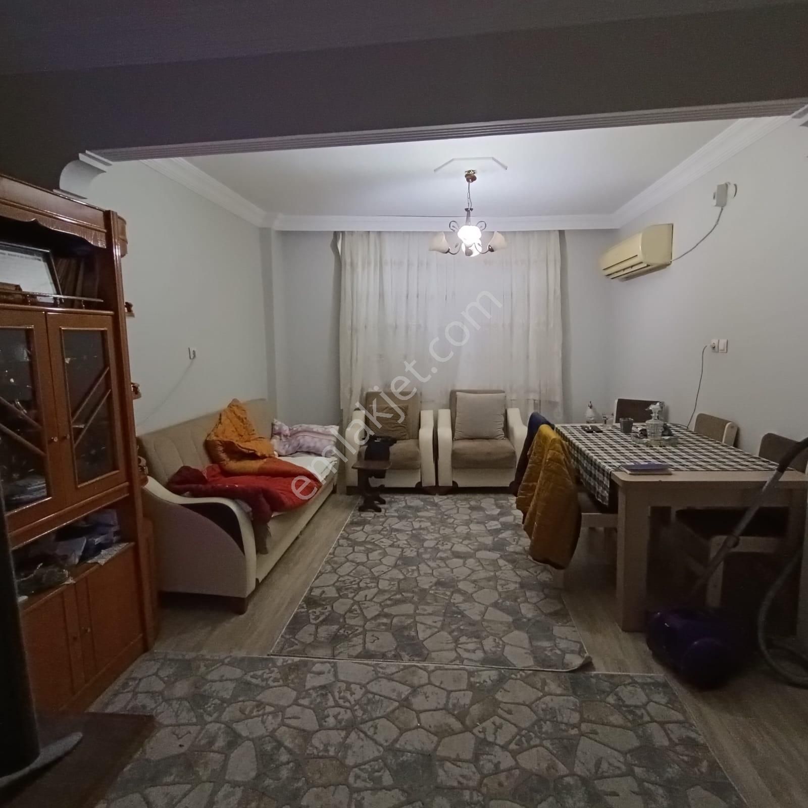 Bayrampaşa Muratpaşa 2+1 Göbek Daire Net 78 M2 Kat2 Krdiye Uygun Çift Cephe Balkon