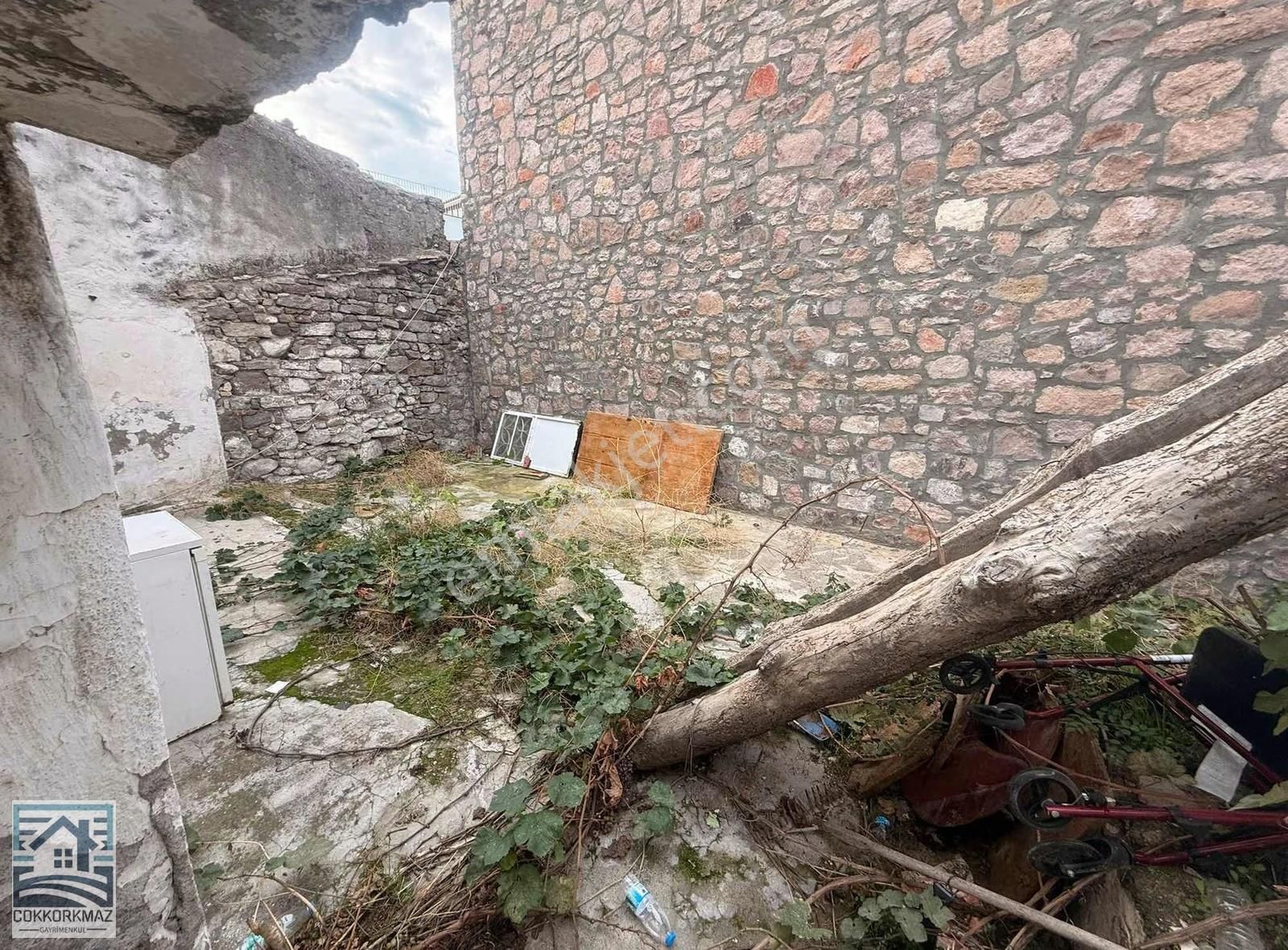 Küçükköy Merkezinde Yatırımlık Fırsat Tarihi Taş Ev - Görsel 24