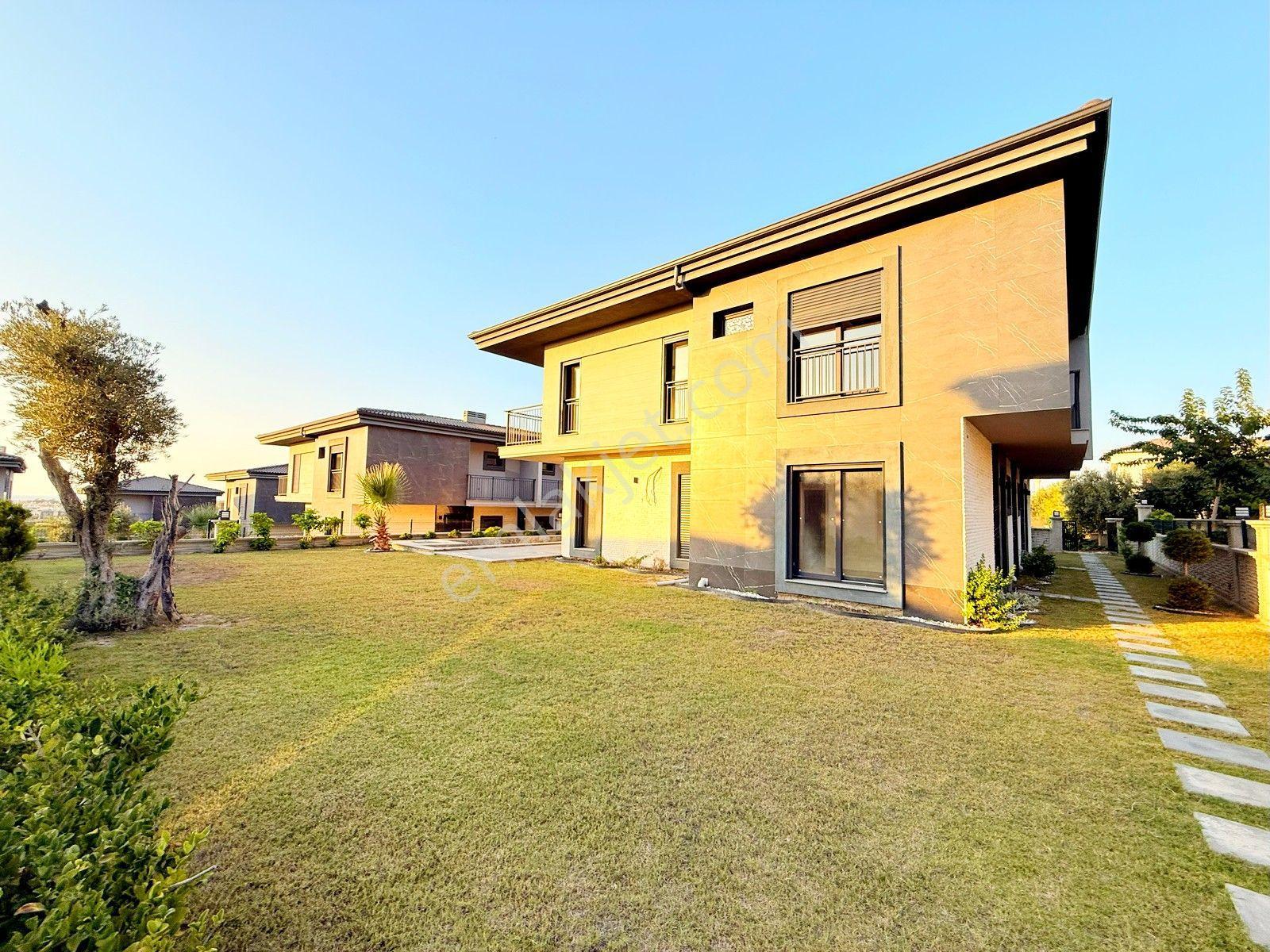 Kuşadası Güzelçamlıda Özel Havuzlu 4 Oda 1 Salon Geniş Bahçeli Villa - Görsel 5
