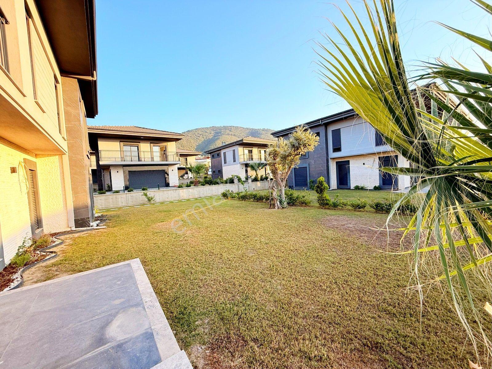 Kuşadası Güzelçamlıda Özel Havuzlu 4 Oda 1 Salon Geniş Bahçeli Villa - Görsel 8