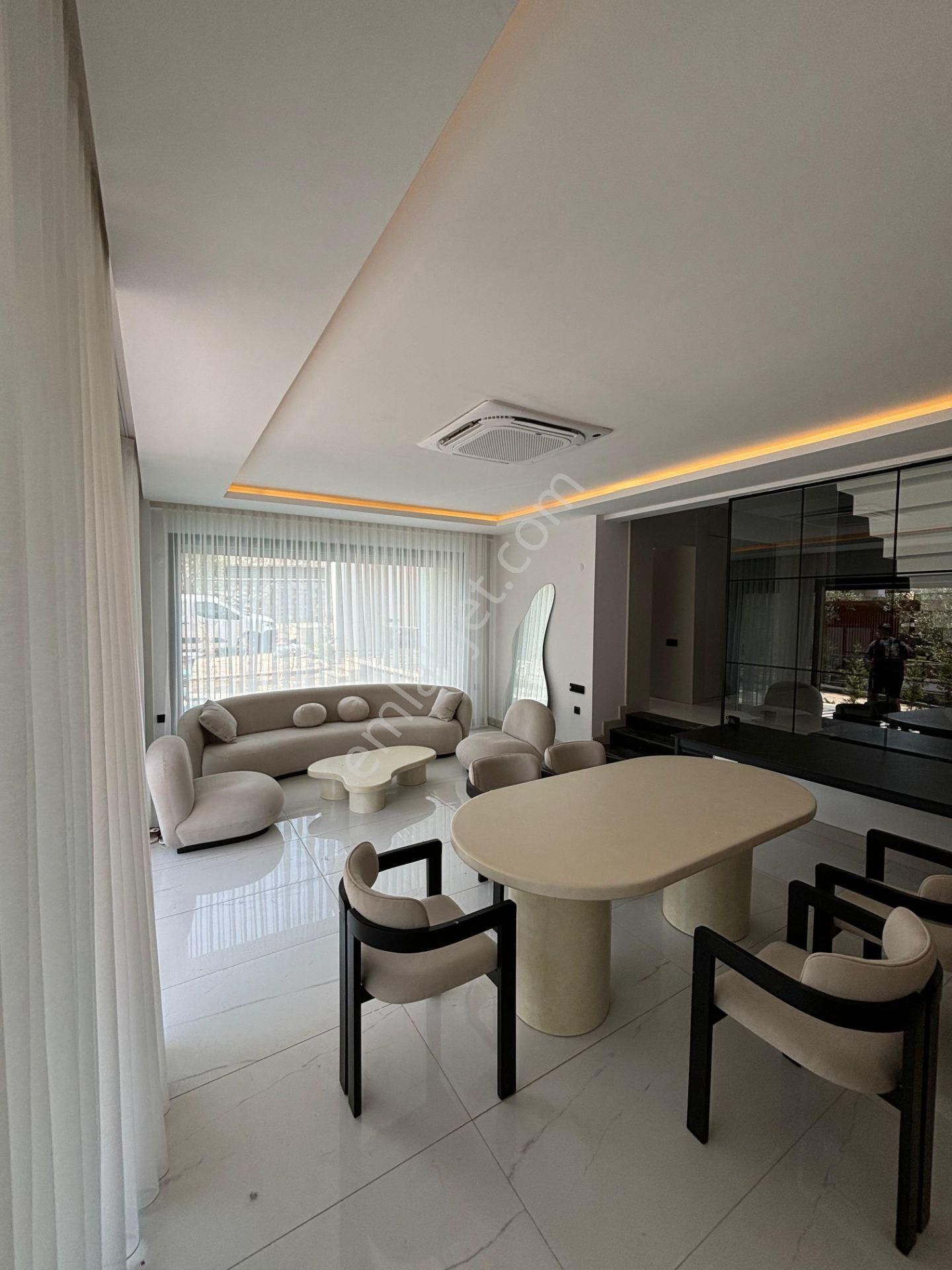 Güre'de Edremit'in En Değerli Konumunda 5+1 Villa - Görsel 11