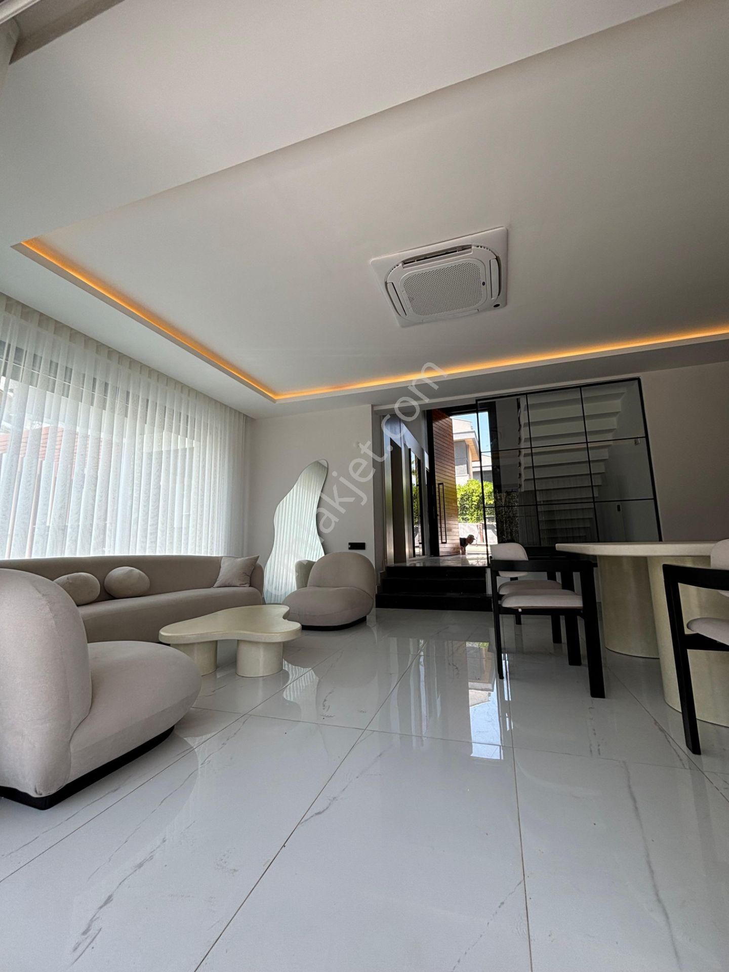 Güre'de Edremit'in En Değerli Konumunda 5+1 Villa - Görsel 13