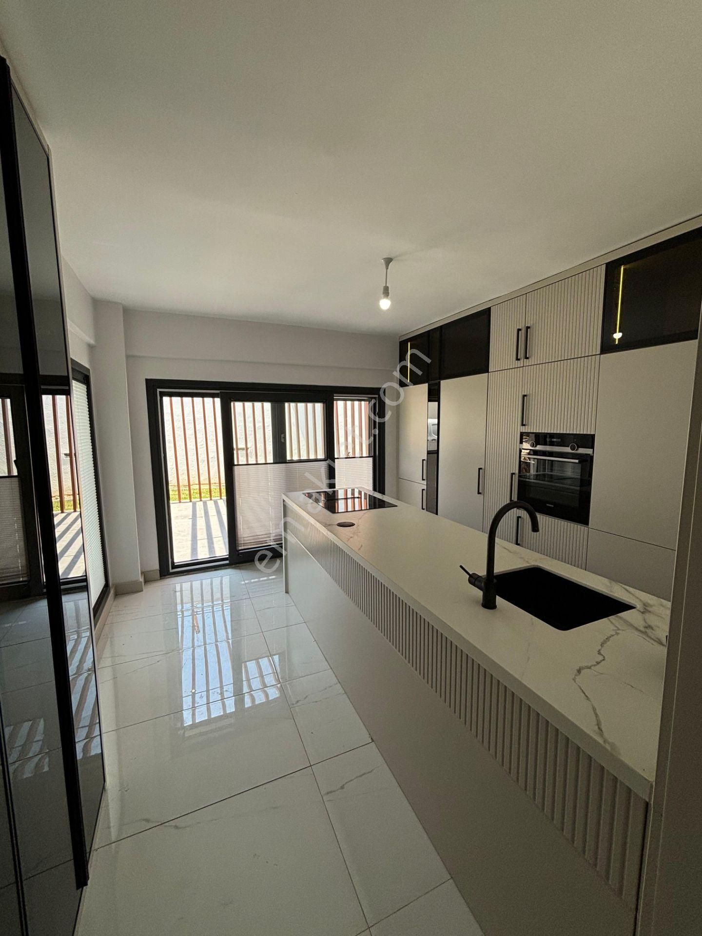 Güre'de Edremit'in En Değerli Konumunda 5+1 Villa - Görsel 3