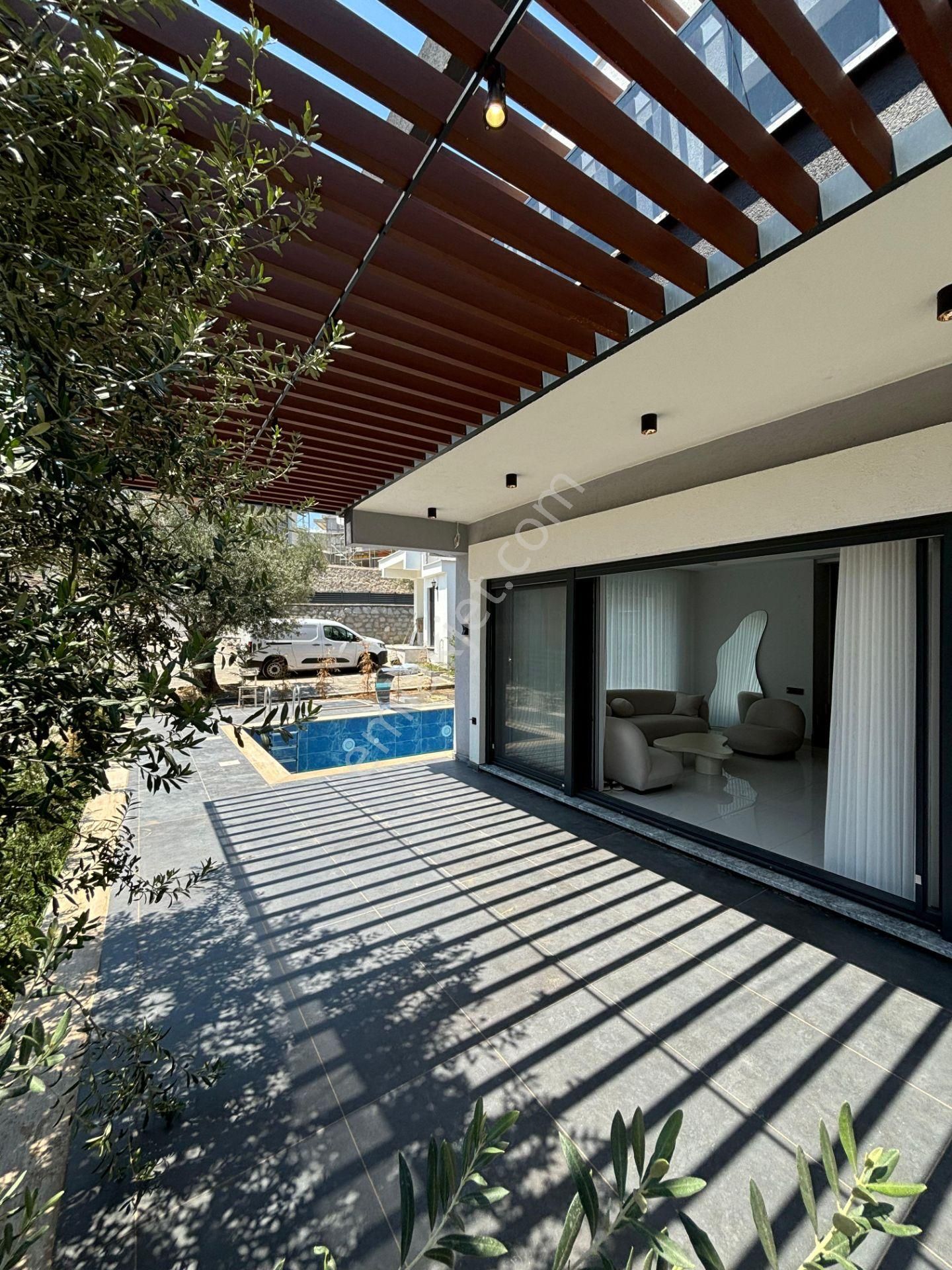 Güre'de Edremit'in En Değerli Konumunda 5+1 Villa - Görsel 12