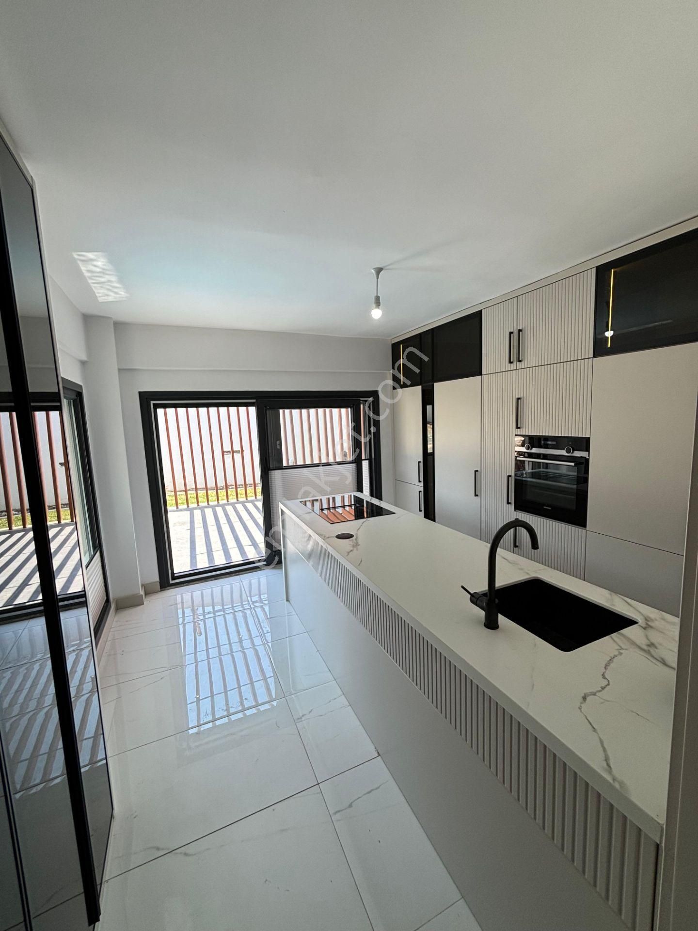 Güre'de Edremit'in En Değerli Konumunda 5+1 Villa - Görsel 17